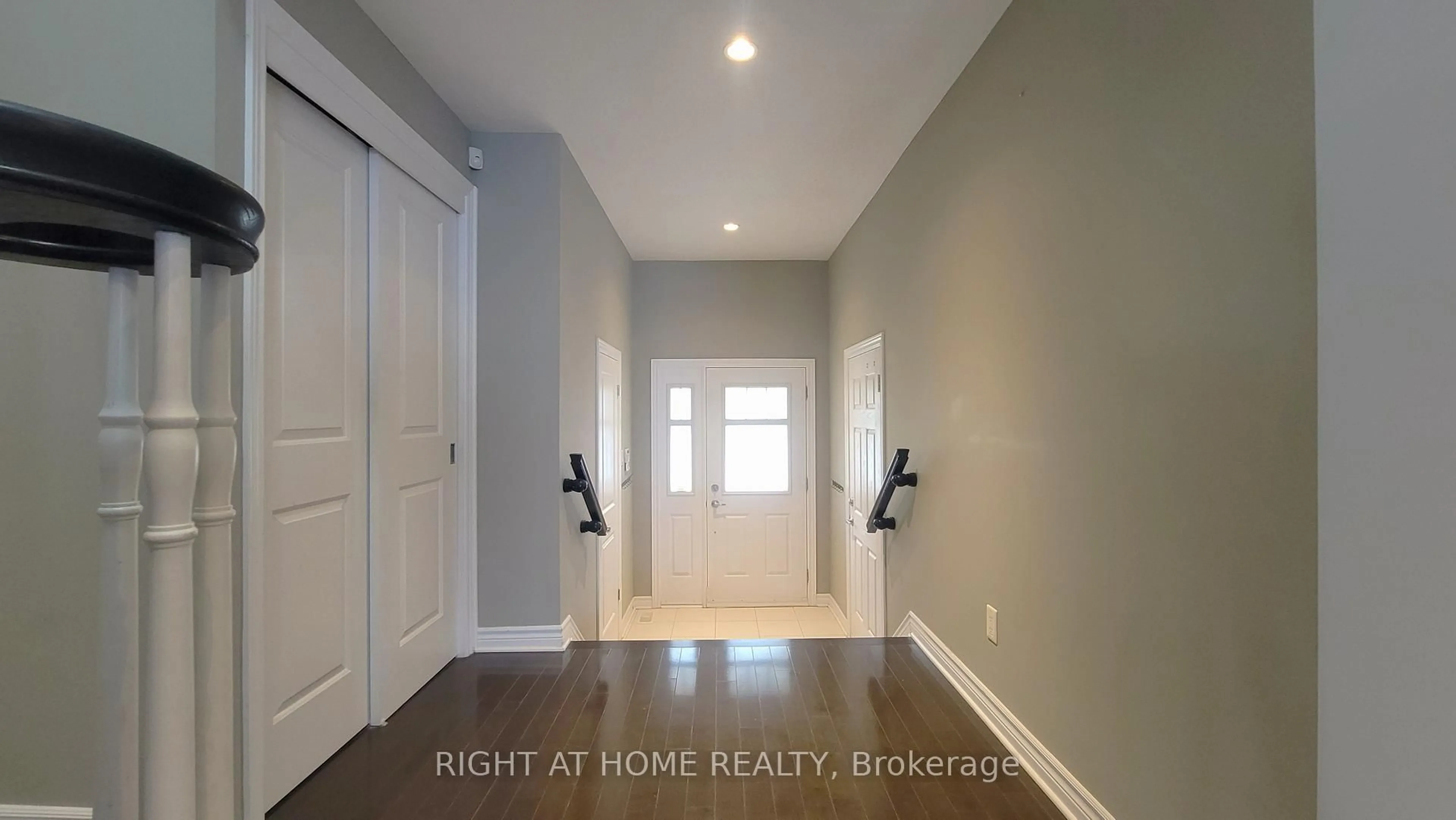 Indoor entryway for 134 Mancini Way, Ottawa Ontario K2J 3V1