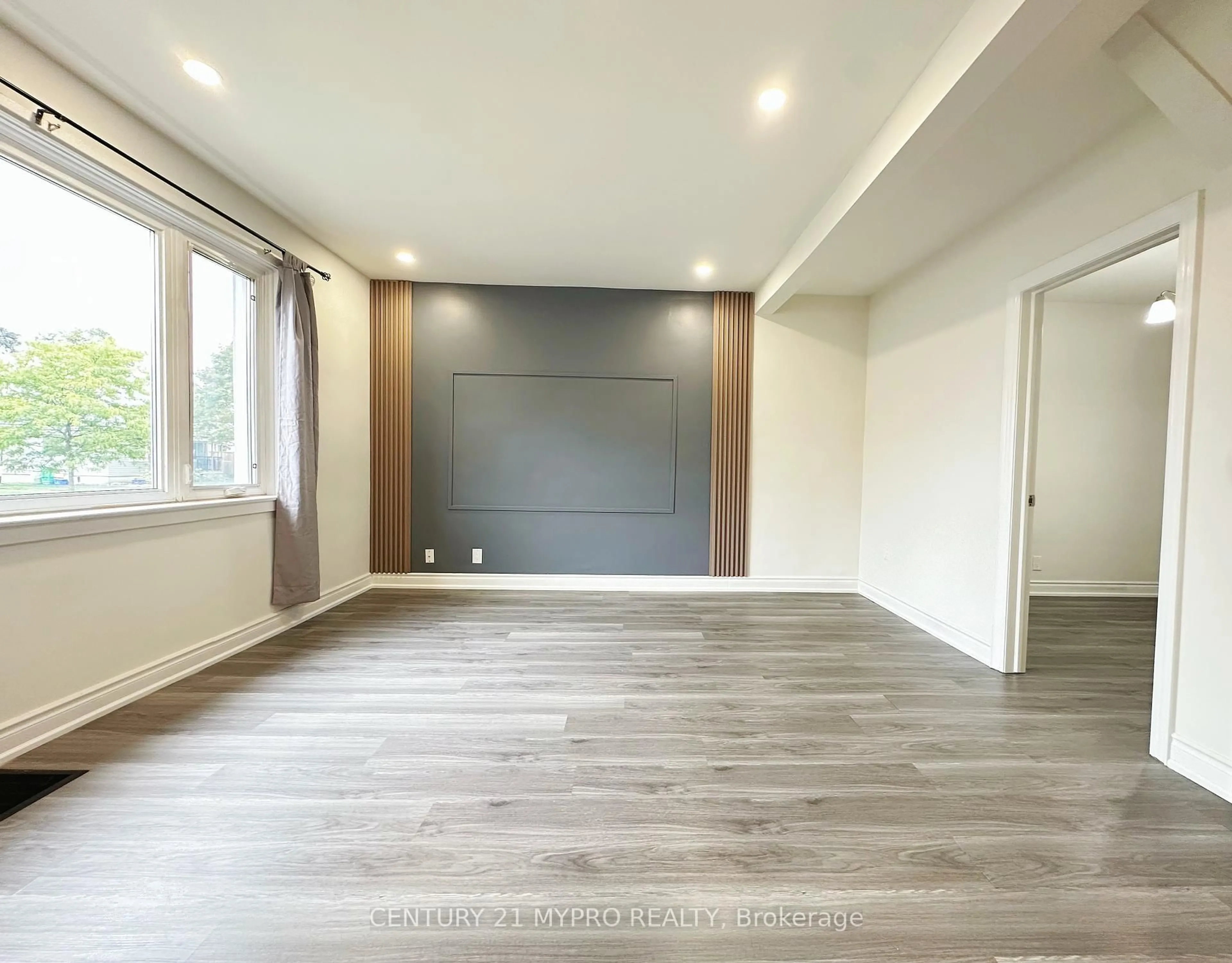 A pic of a room for 448 Hamilton St, Peterborough Ontario K9J 4B9