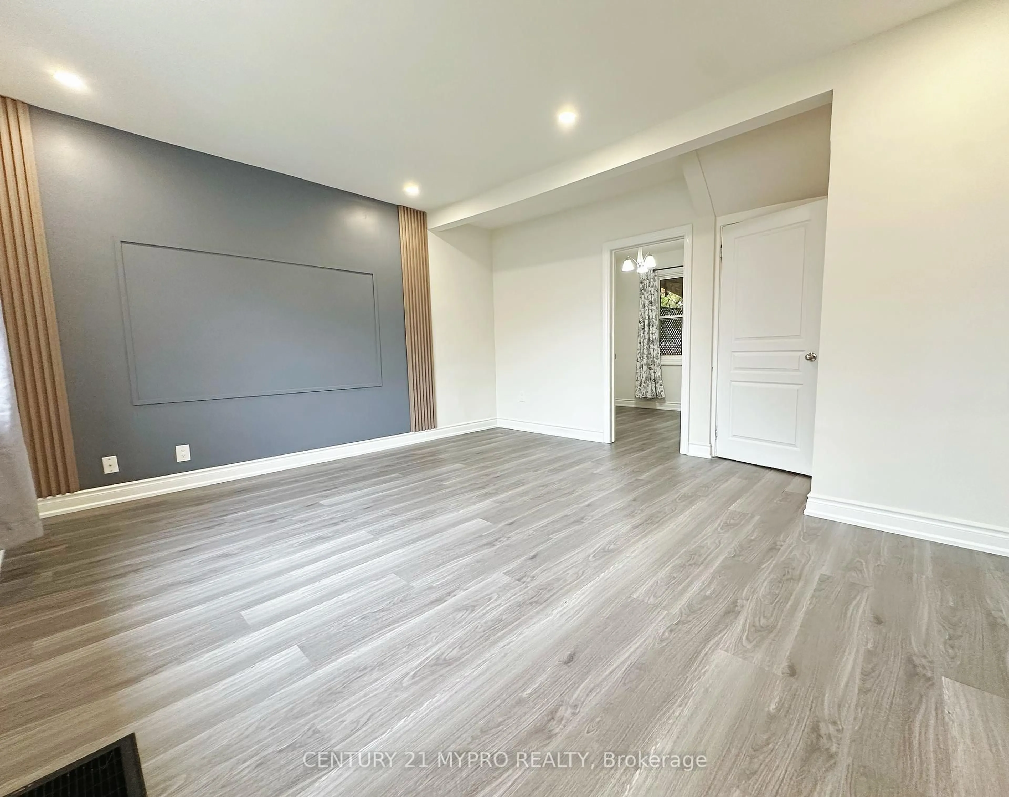 A pic of a room for 448 Hamilton St, Peterborough Ontario K9J 4B9
