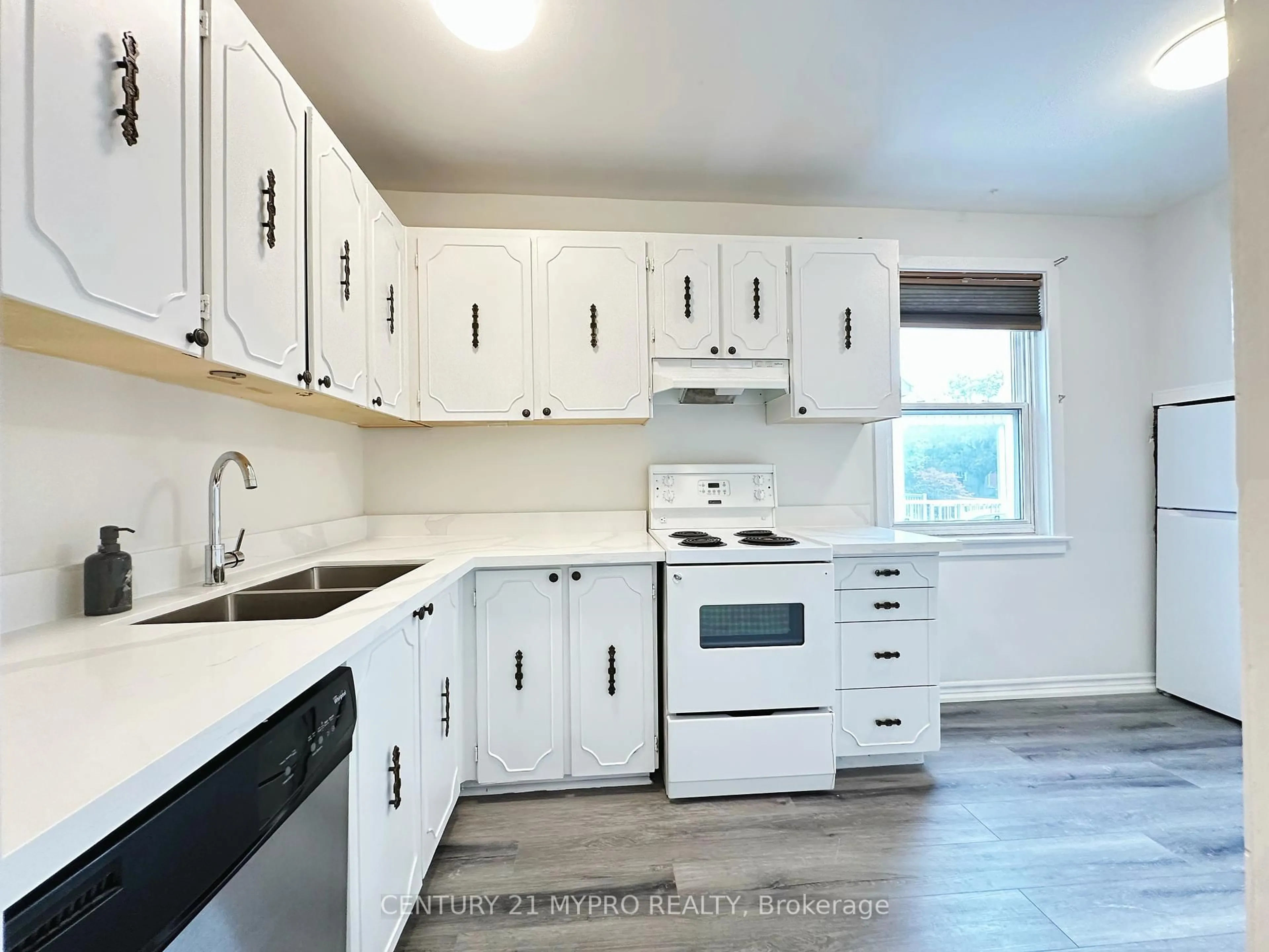 Standard kitchen, unknown for 448 Hamilton St, Peterborough Ontario K9J 4B9
