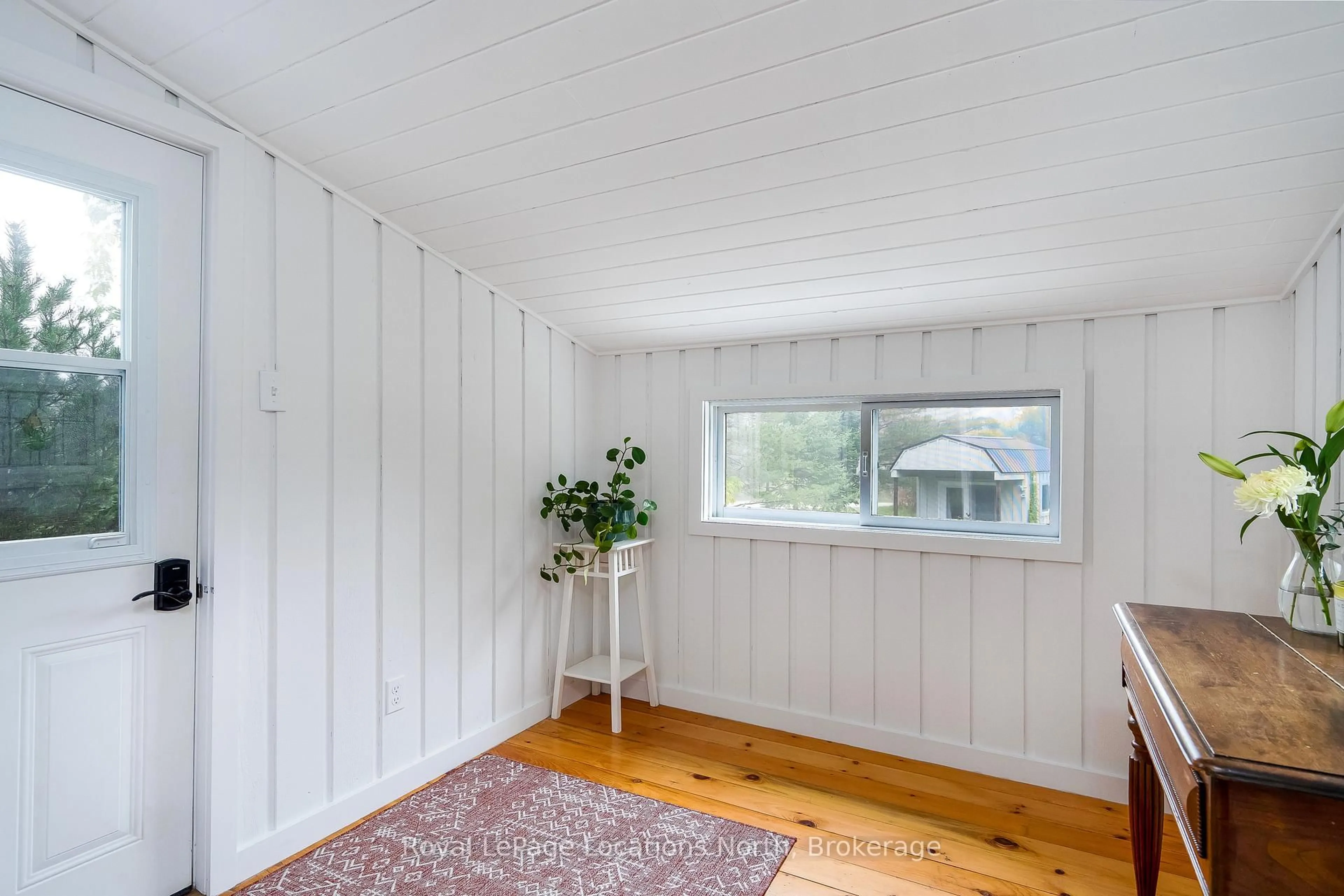 Indoor entryway for 134 Nordic Rd, Blue Mountains Ontario N0H 2E0
