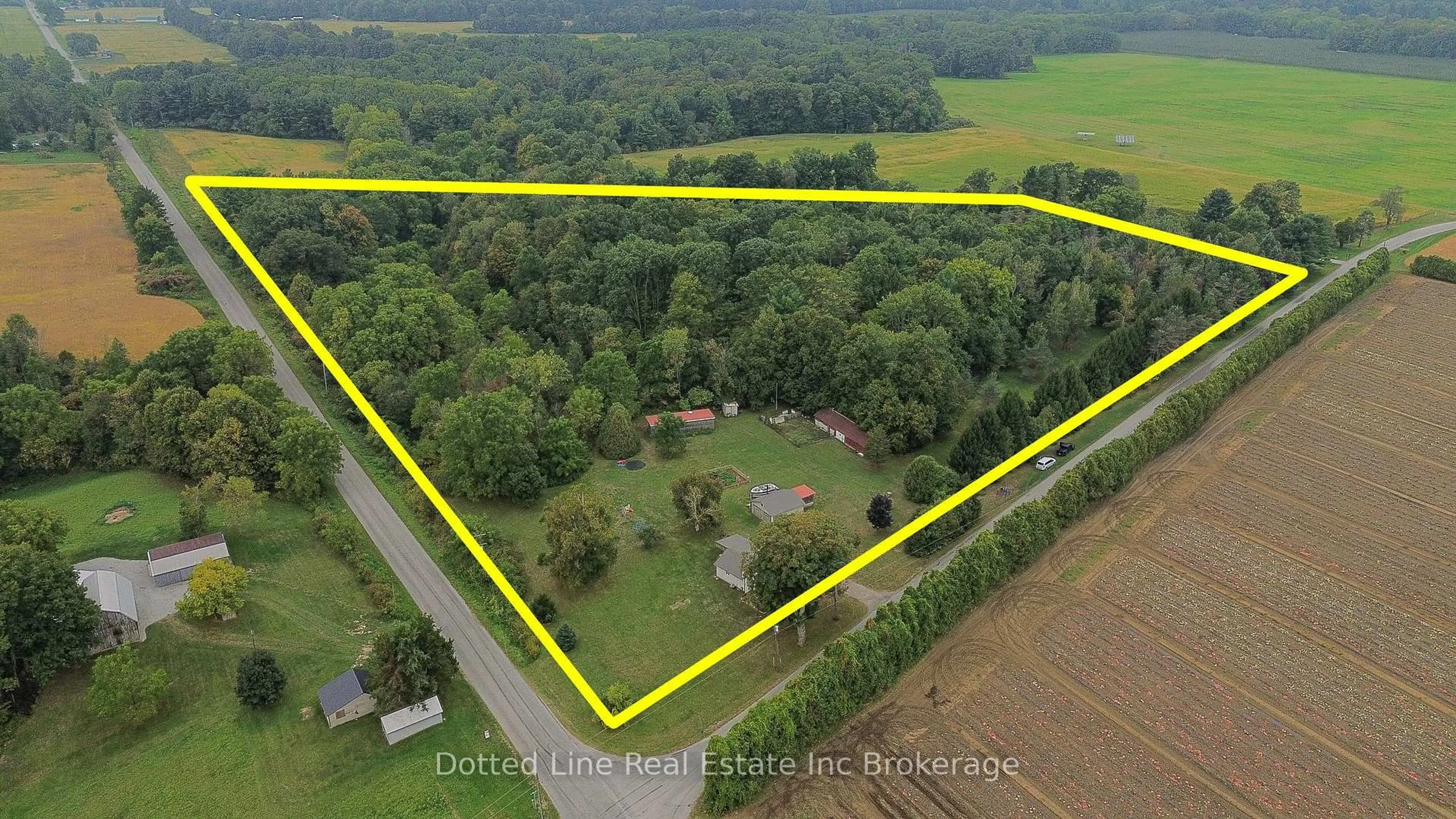 A pic from outside/outdoor area/front of a property/back of a property/a pic from drone, building for 164 Beach Lane, Norfolk Ontario N0E 1G0