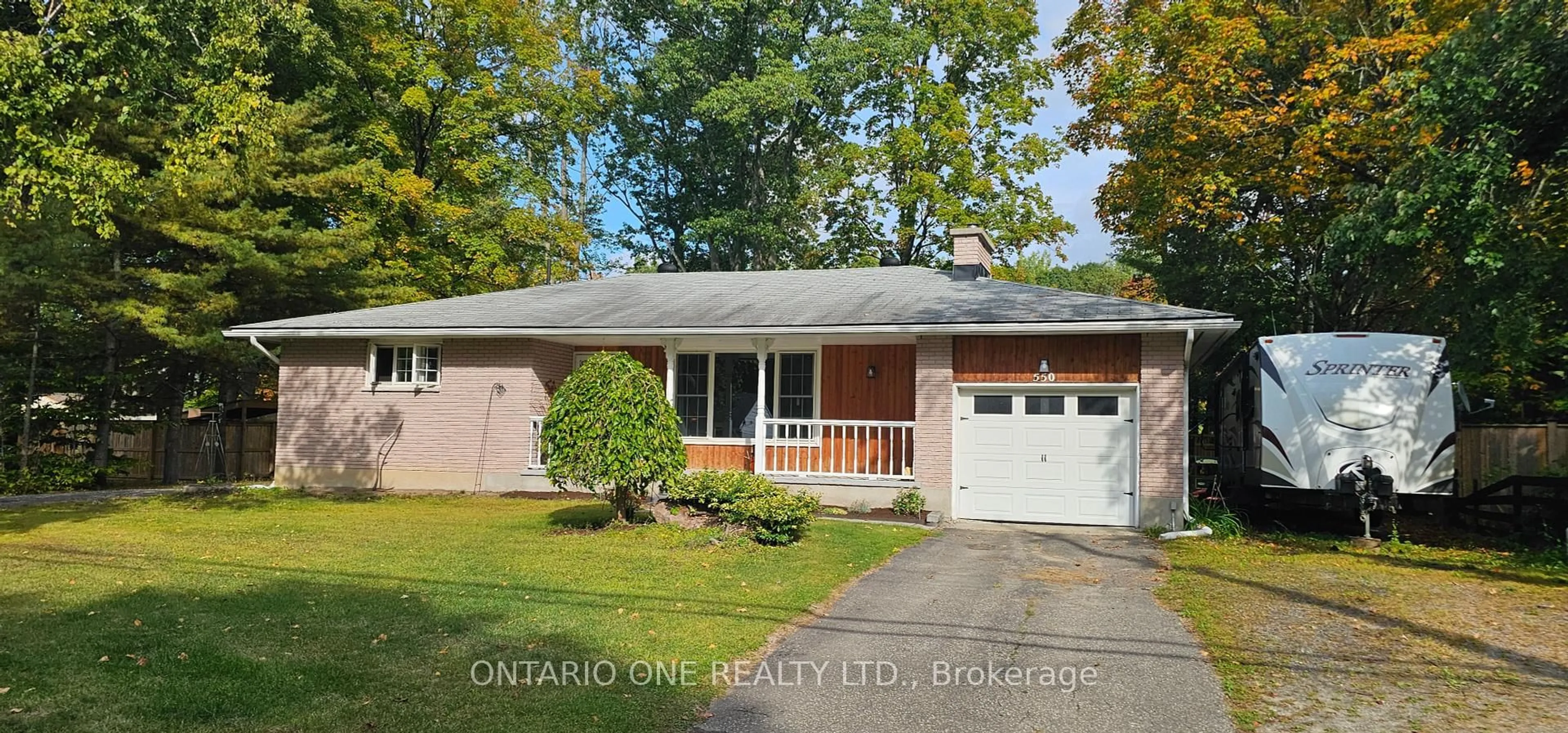 Home with brick exterior material, street for 550 Muskoka Beach Rd, Gravenhurst Ontario P1P 1B3