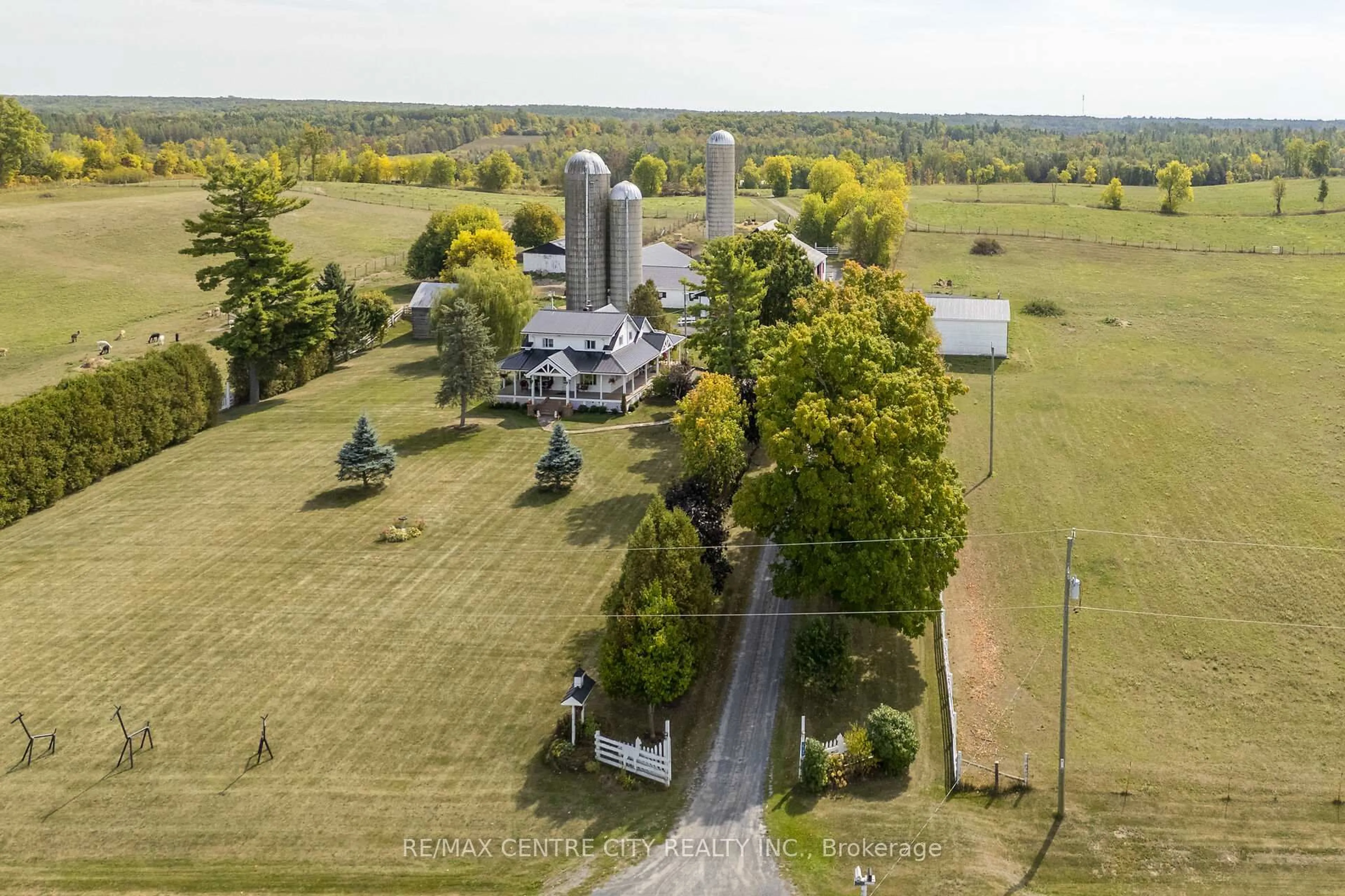 A pic from outside/outdoor area/front of a property/back of a property/a pic from drone, unknown for 19152 County Road 25, South Glengarry Ontario K0C 1B0