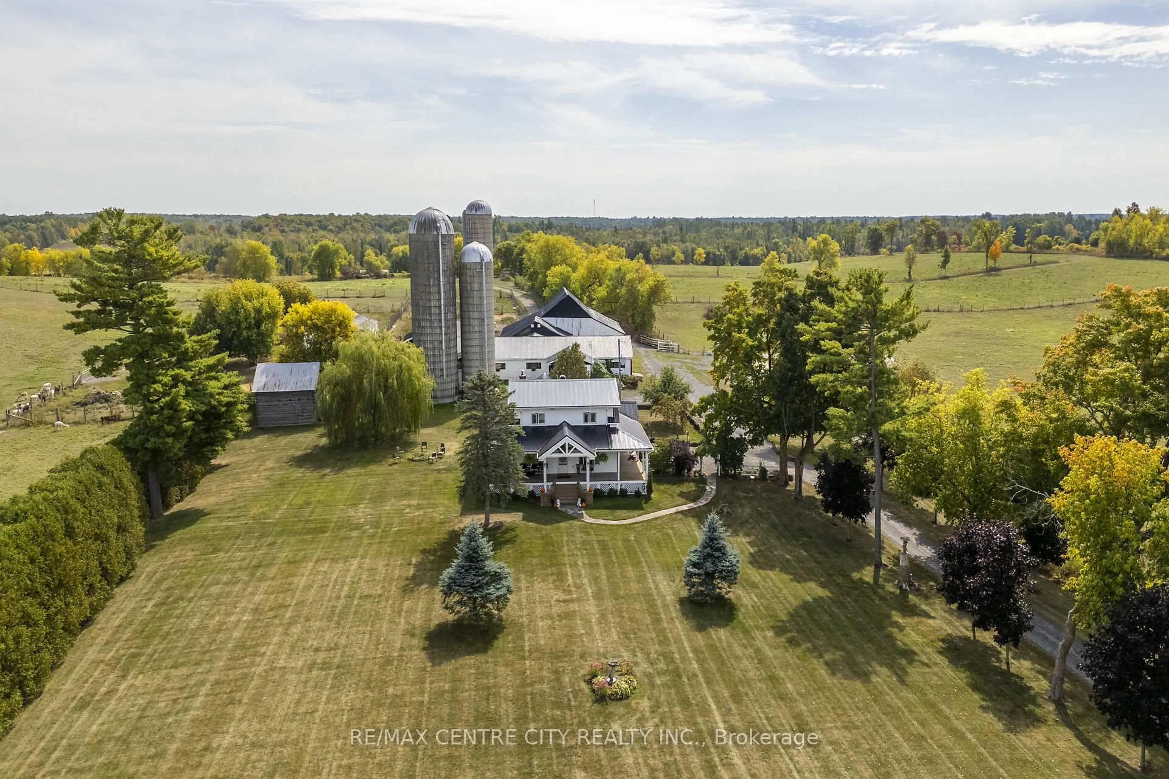A pic from outside/outdoor area/front of a property/back of a property/a pic from drone, unknown for 19152 County Road 25, South Glengarry Ontario K0C 1B0