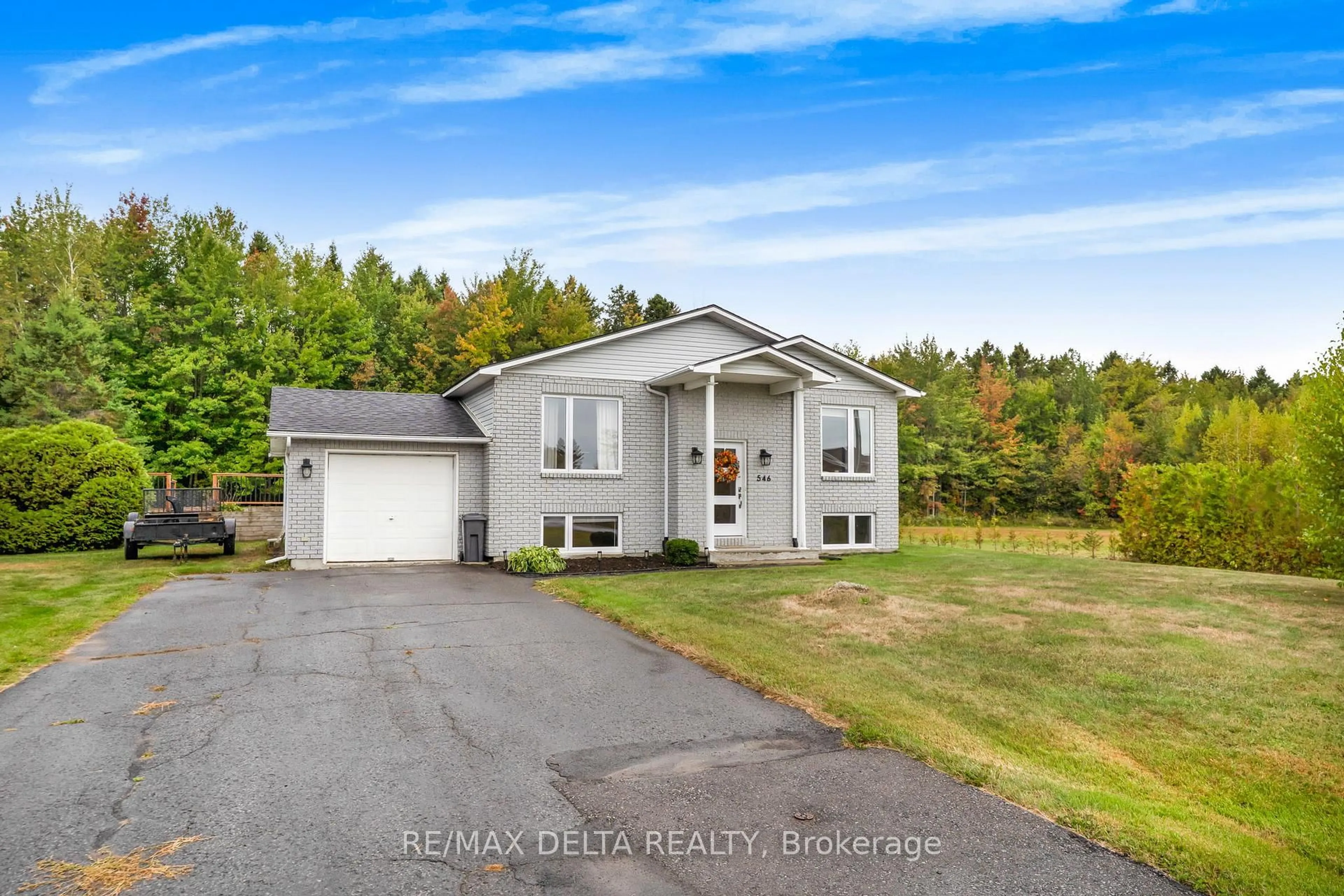 Home with vinyl exterior material, street for 546 Devista Blvd, Alfred and Plantagenet Ontario K0B 1A0