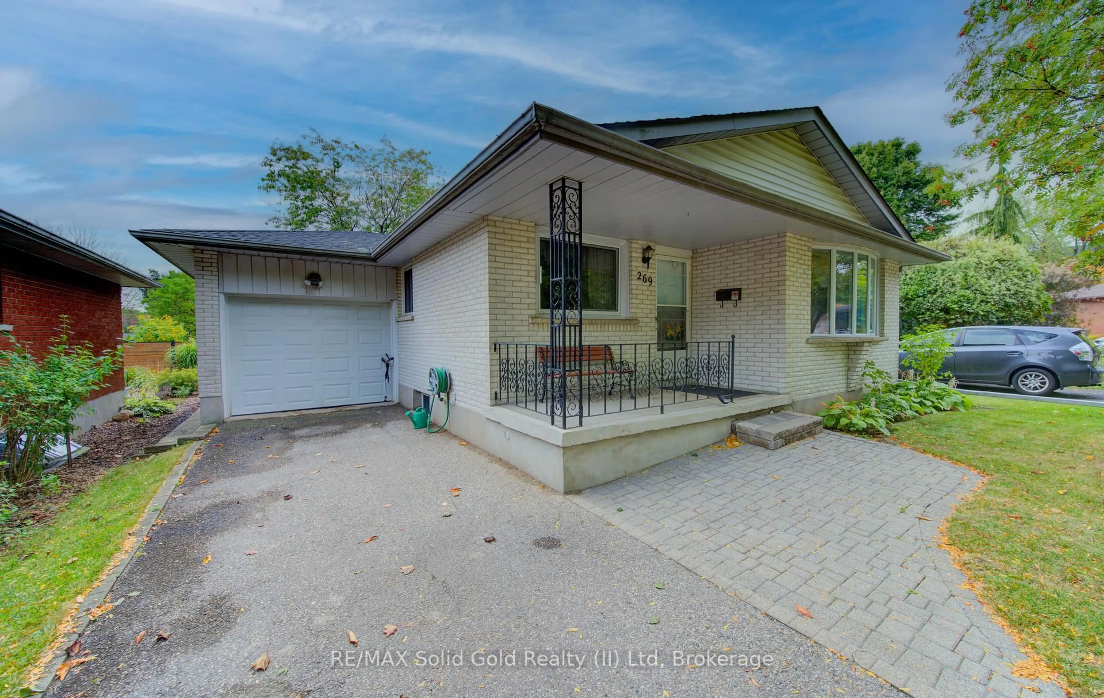 A pic from outside/outdoor area/front of a property/back of a property/a pic from drone, street for 269 Grangewood Crt, Waterloo Ontario N2K 2E8