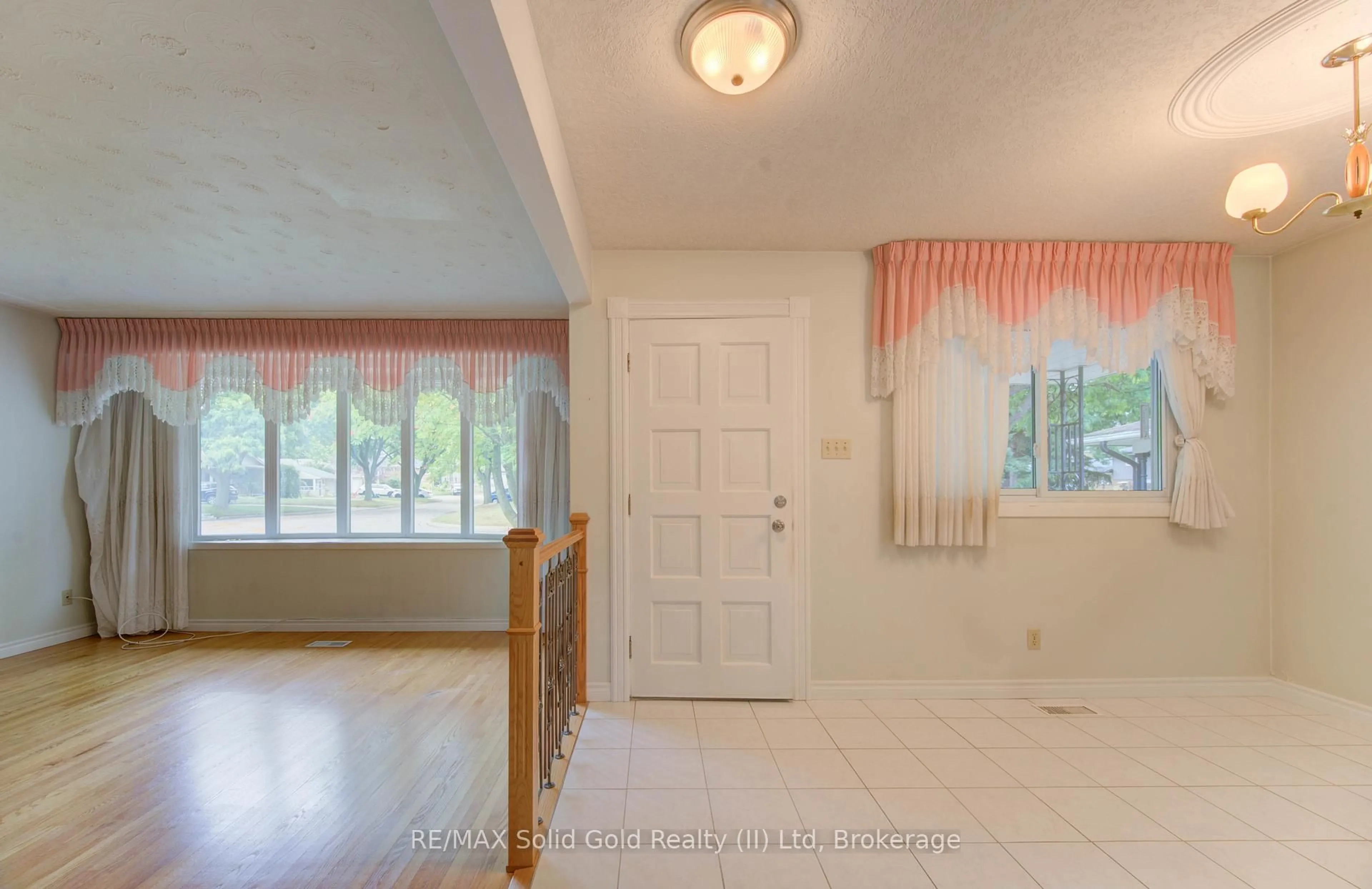 Indoor entryway for 269 Grangewood Crt, Waterloo Ontario N2K 2E8