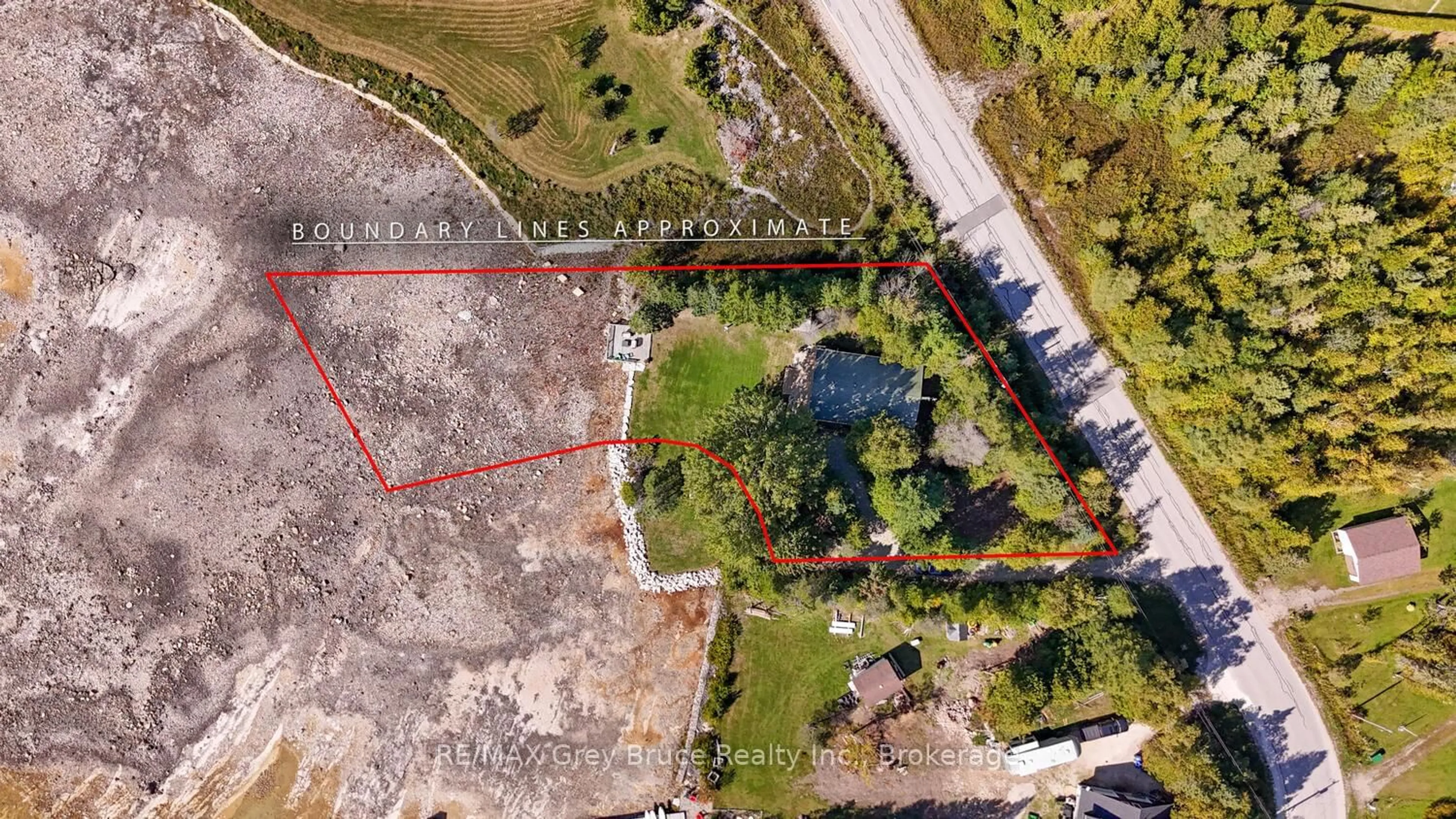 A pic from outside/outdoor area/front of a property/back of a property/a pic from drone, building for 1208 Sunset Dr, South Bruce Peninsula Ontario N0H 2T0