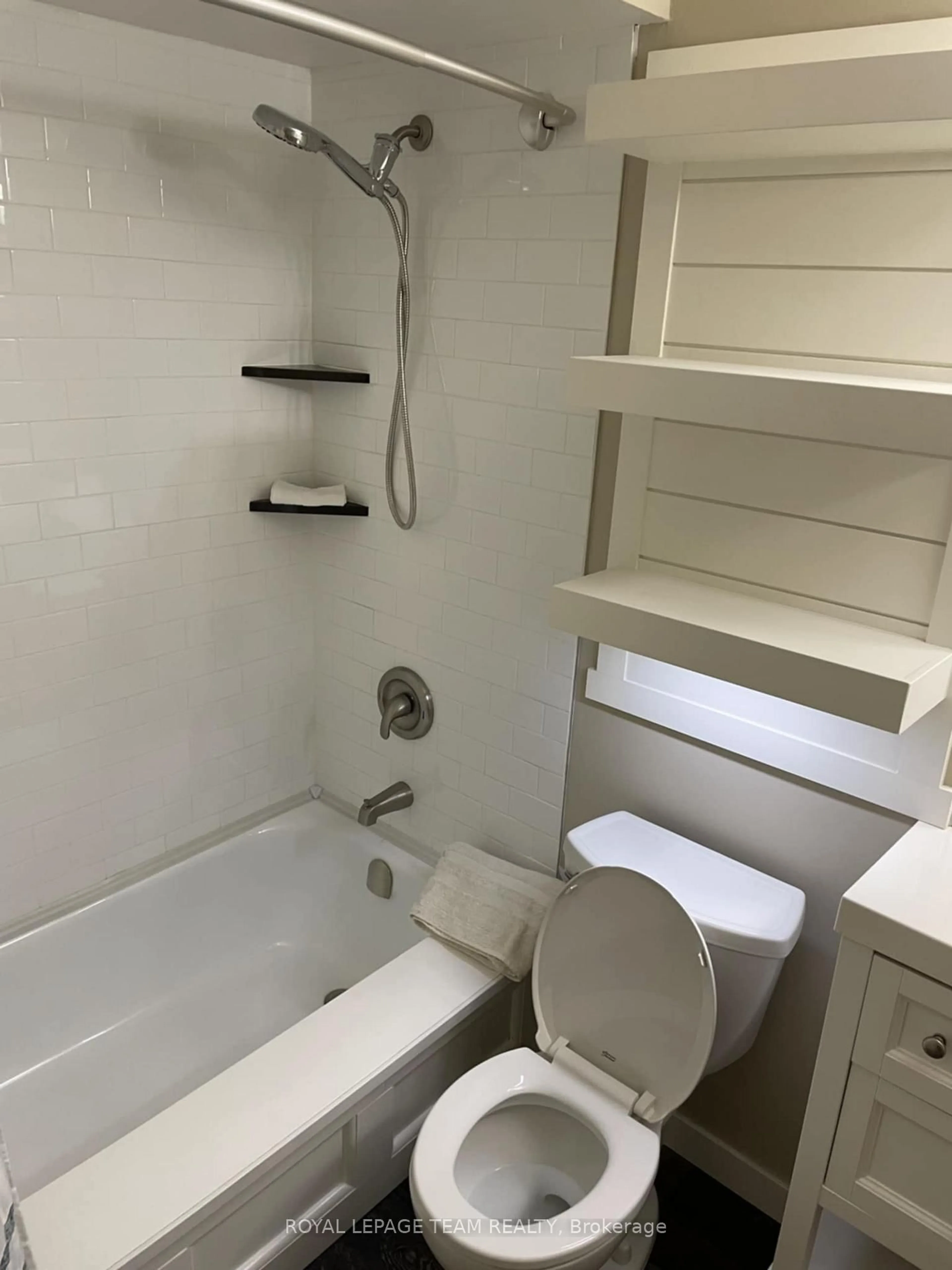 Standard bathroom, unknown for 810 Kyle Crt #304, Brockville Ontario K6V 6H6