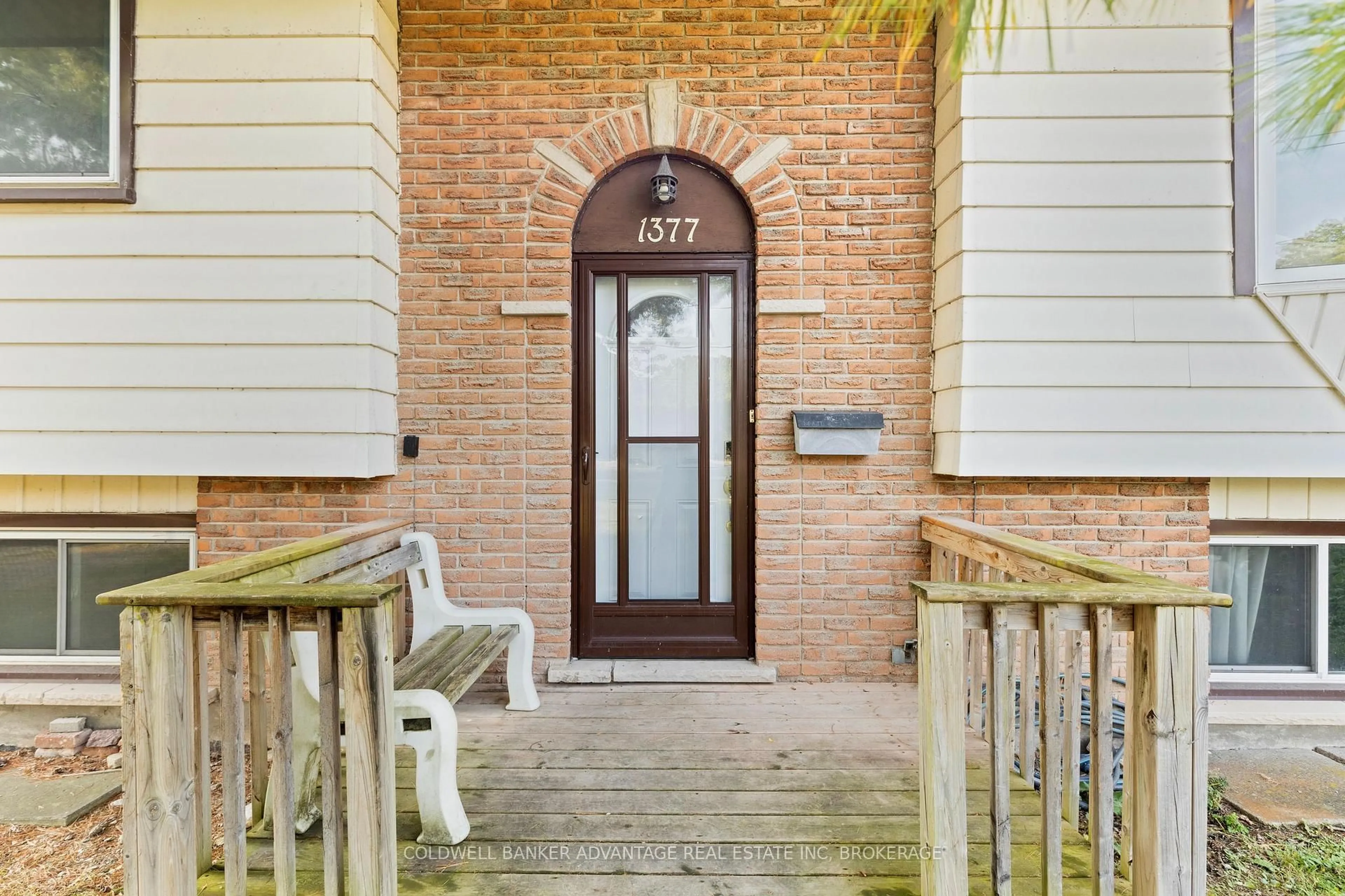 Indoor entryway for 1377 Garrison Rd #N/A, Fort Erie Ontario L2A 1P4