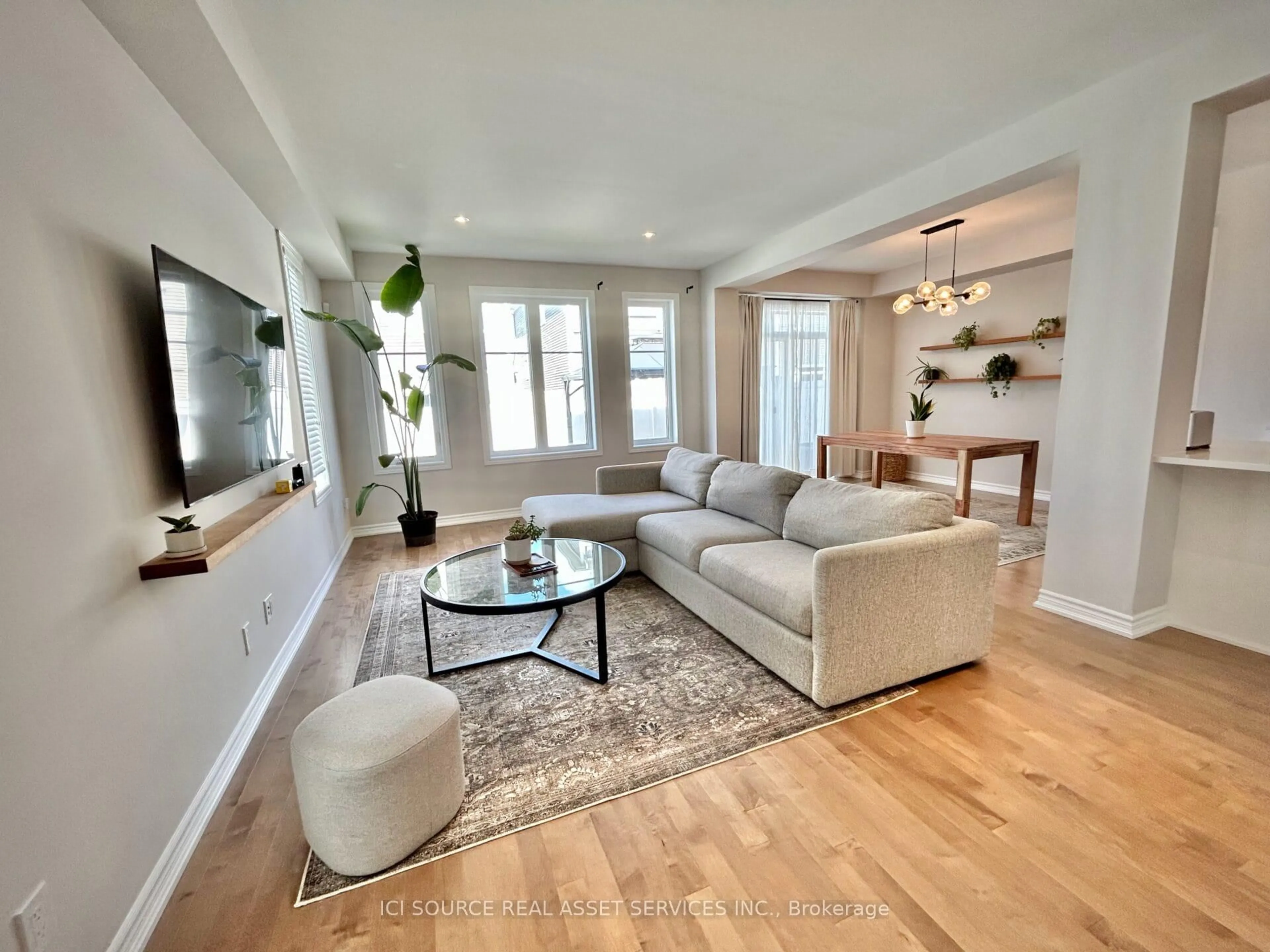 Living room with furniture, unknown for 106 Equitation Circ, Richmond Ontario K0A 2Z0