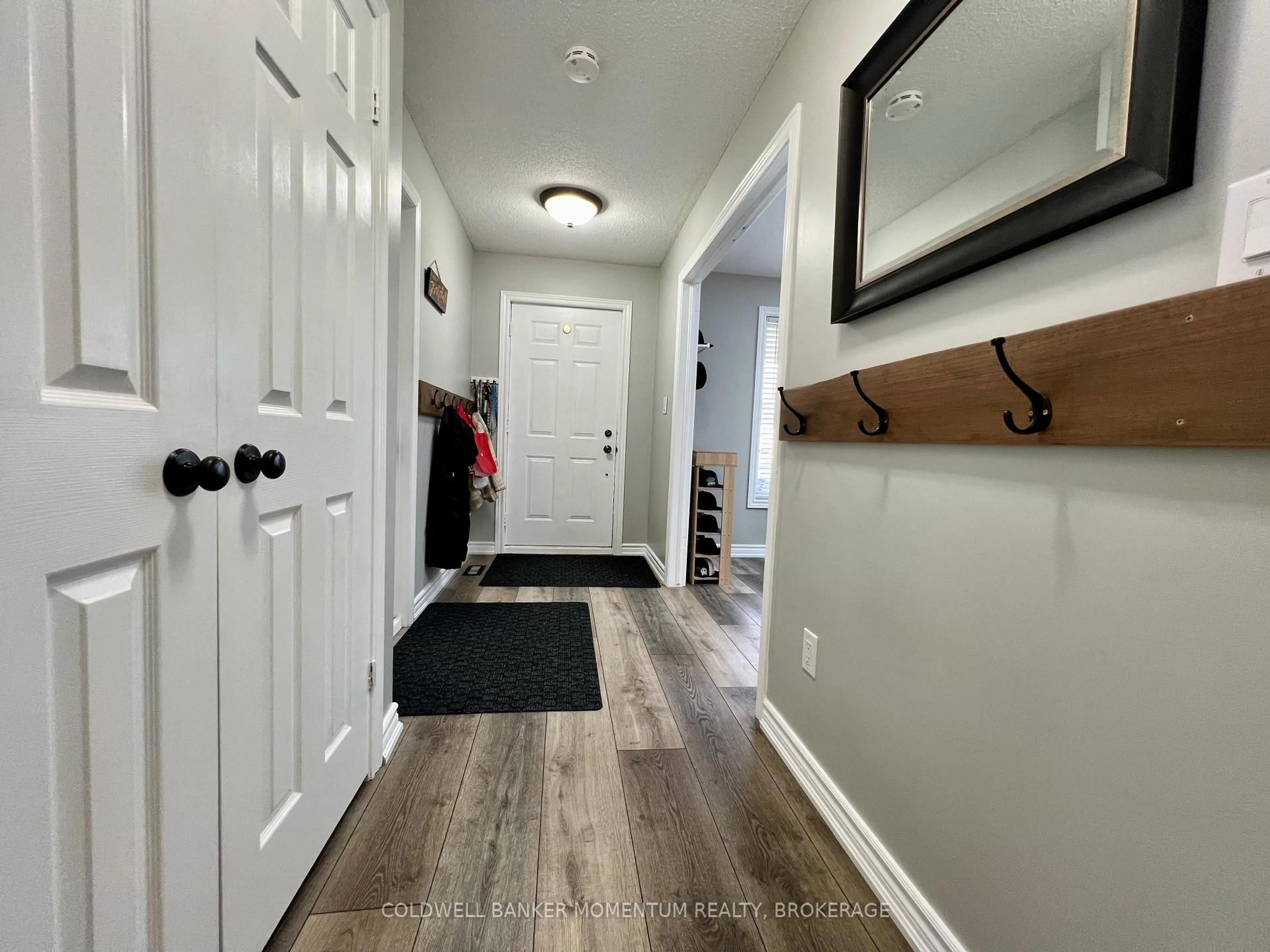 Indoor entryway for 3933 Vineyard Cres, Lincoln Ontario L0R 2C0