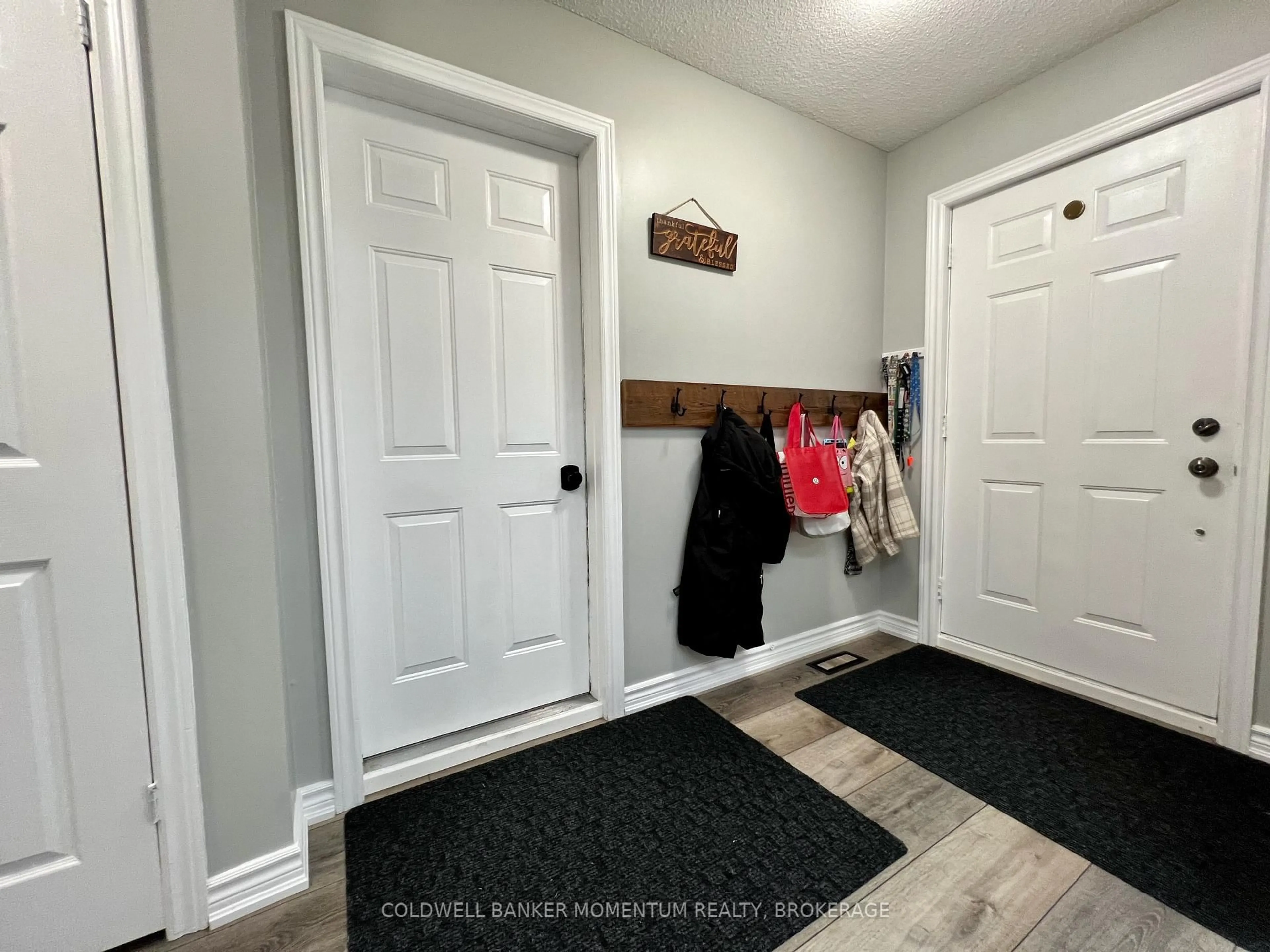 Indoor entryway for 3933 Vineyard Cres, Lincoln Ontario L0R 2C0