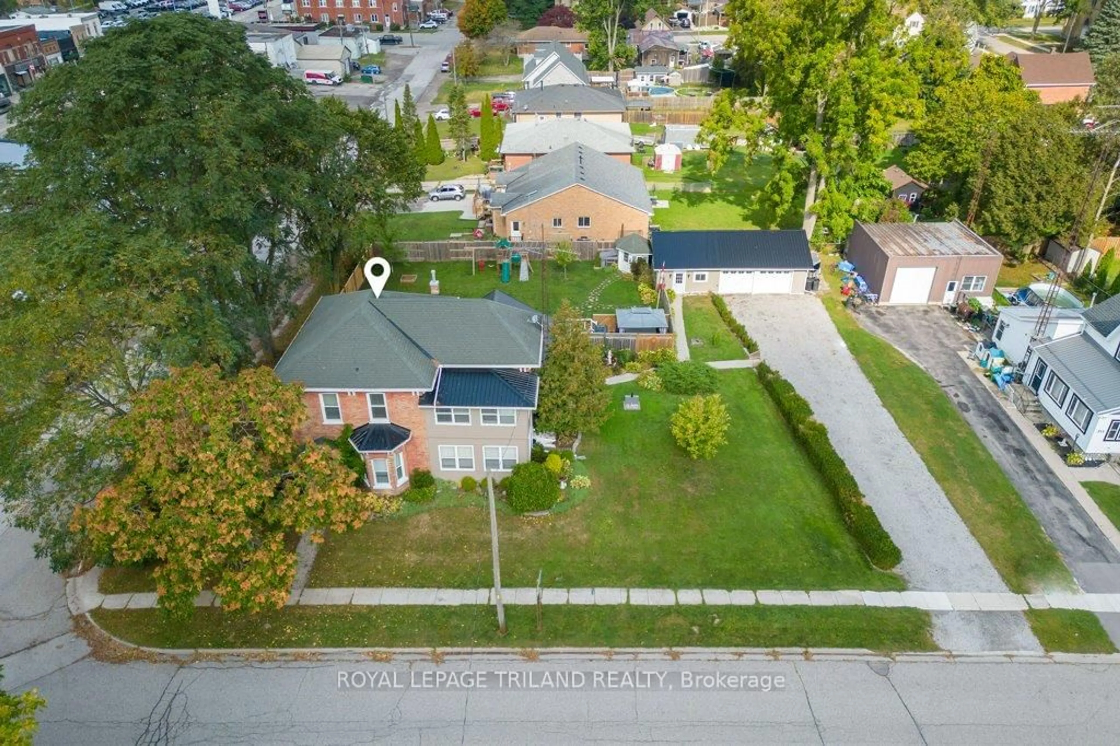A pic from outside/outdoor area/front of a property/back of a property/a pic from drone, street for 217 Shackleton St, Dutton/Dunwich Ontario N0L 1J0