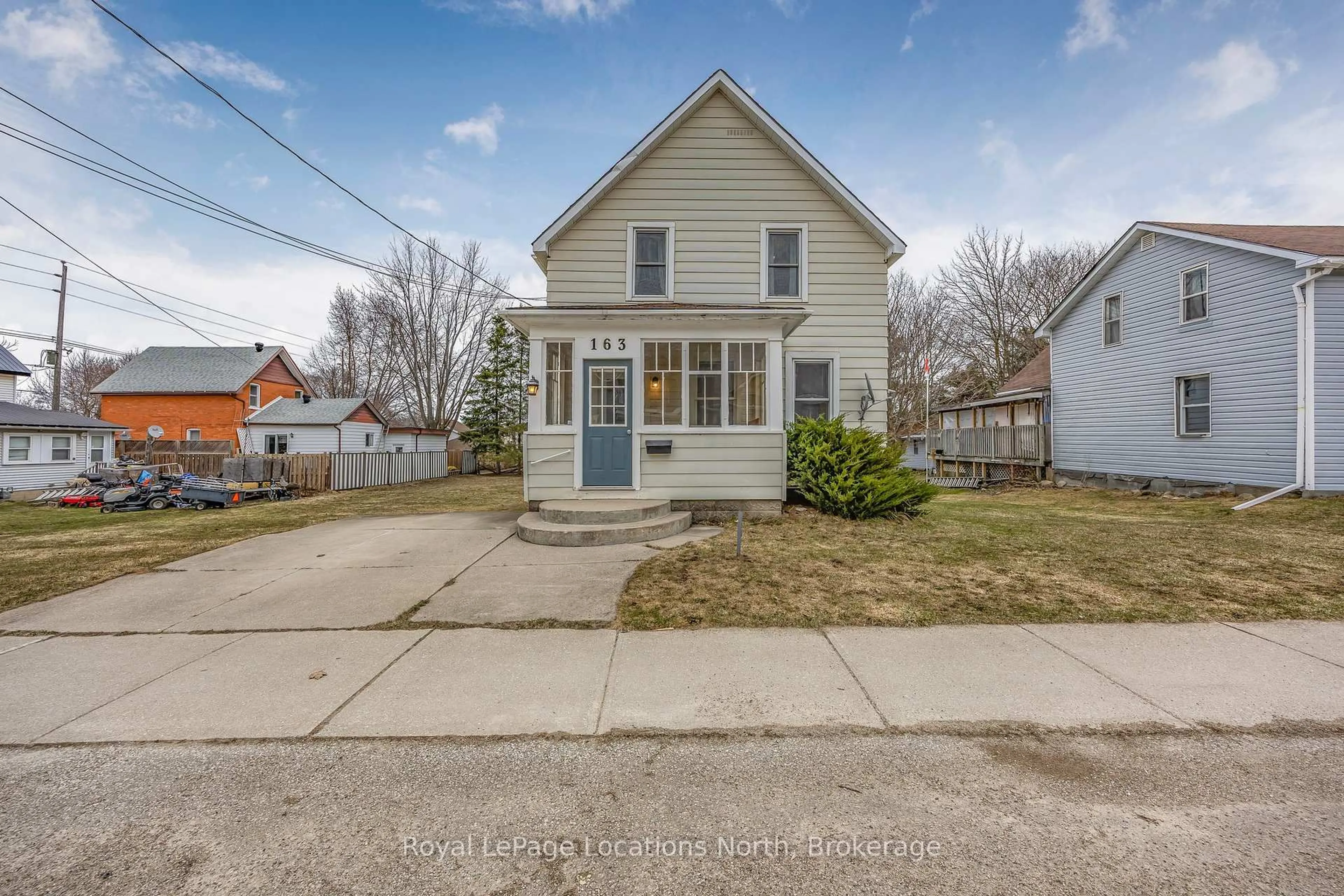 A pic from outside/outdoor area/front of a property/back of a property/a pic from drone, street for 163 Henry St, Meaford Ontario N4L 1E1