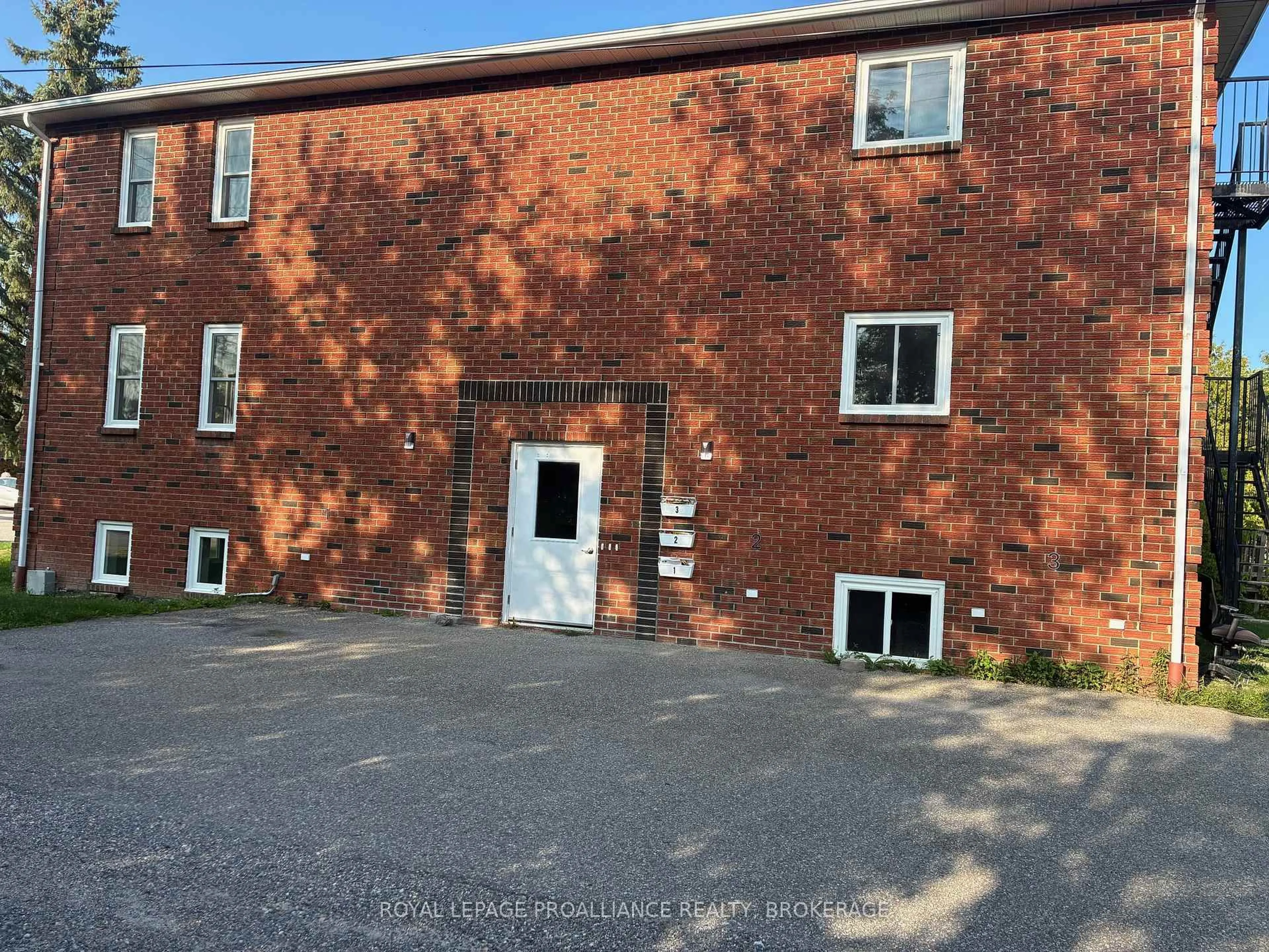 A pic from outside/outdoor area/front of a property/back of a property/a pic from drone, building for 565 Emma St, Gananoque Ontario K7G 2Y6