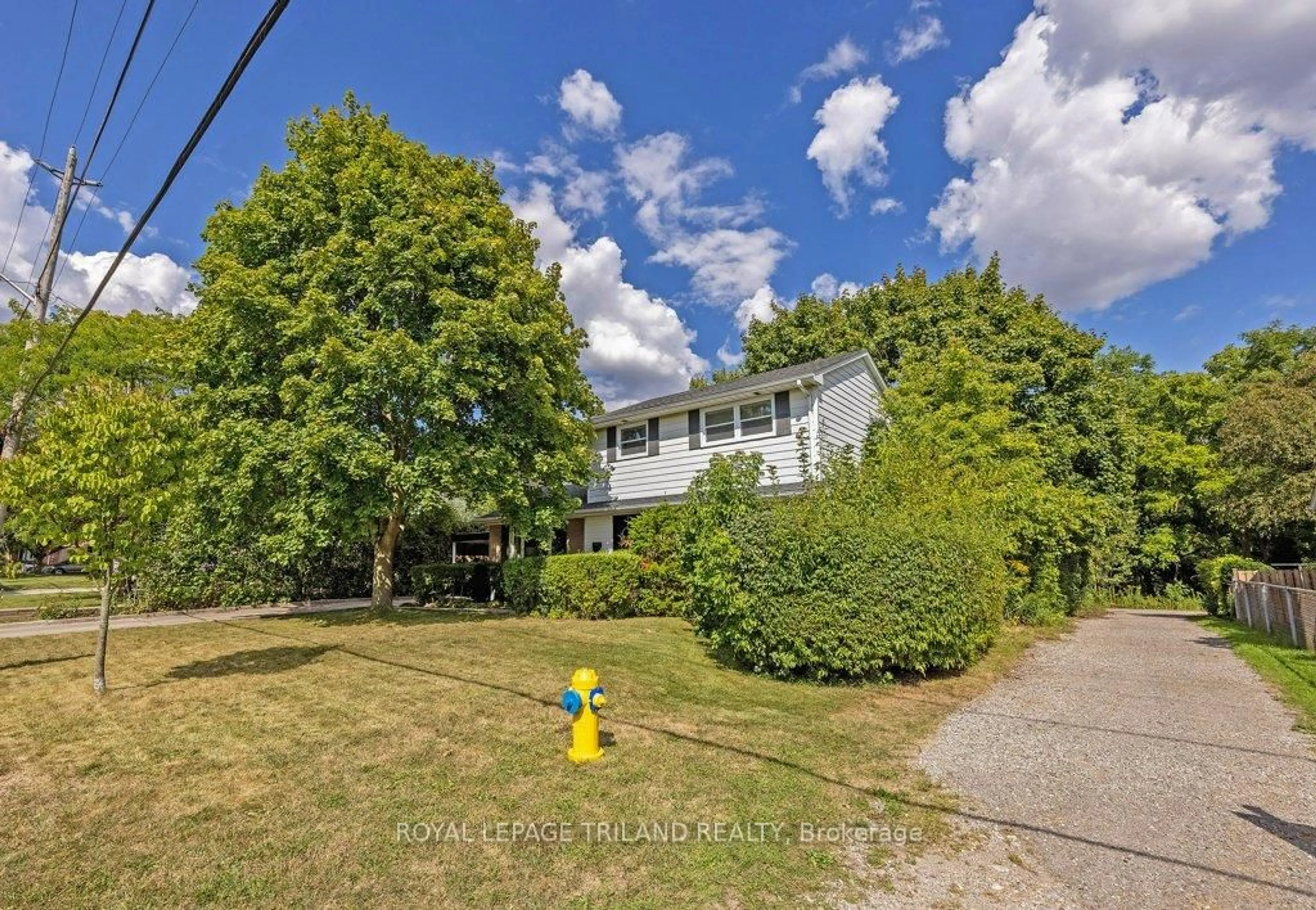 A pic from outside/outdoor area/front of a property/back of a property/a pic from drone, street for 426 Beachwood Ave, London South Ontario N6J 3K1