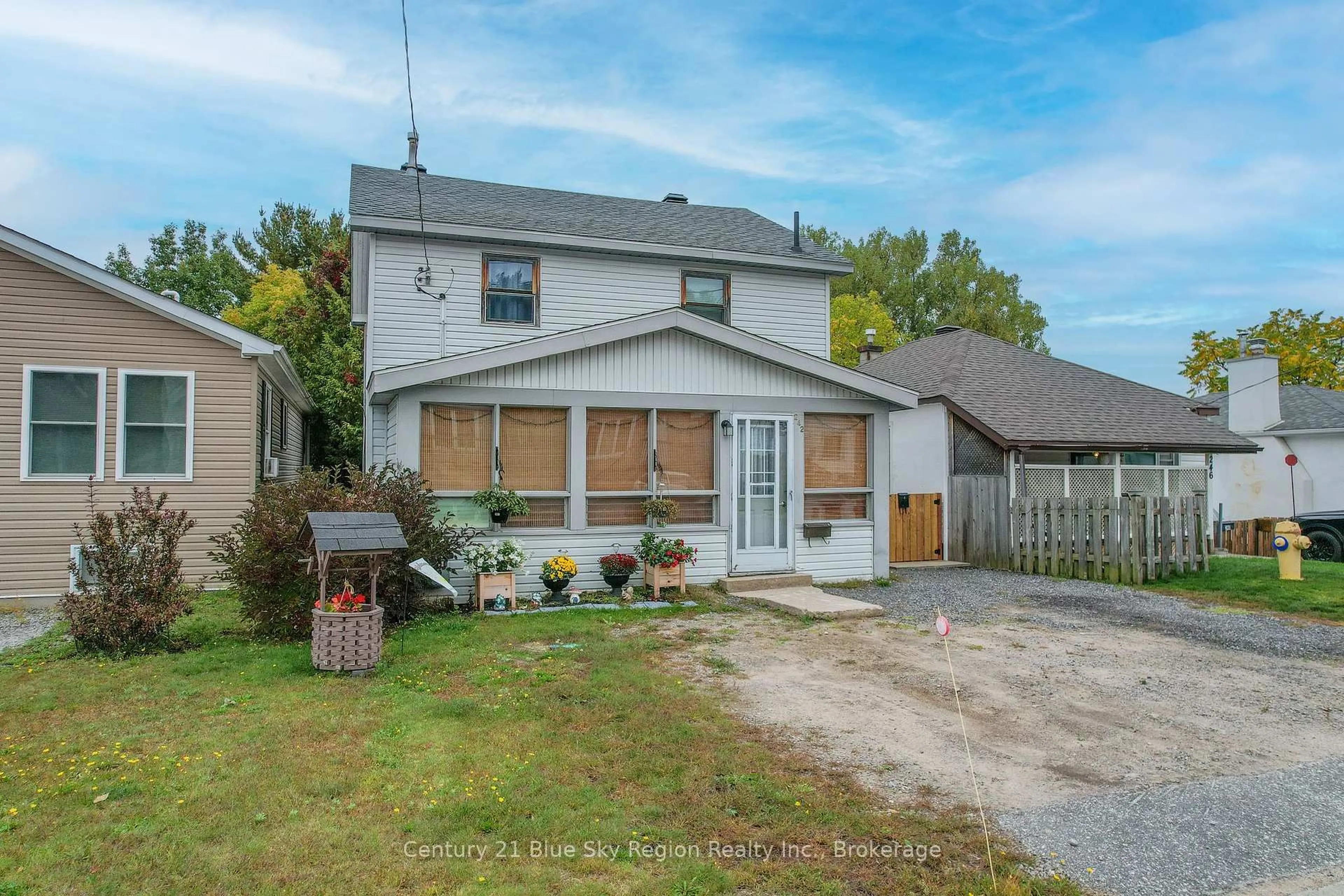 A pic from outside/outdoor area/front of a property/back of a property/a pic from drone, street for 242 Princess St, North Bay Ontario P1B 1P9