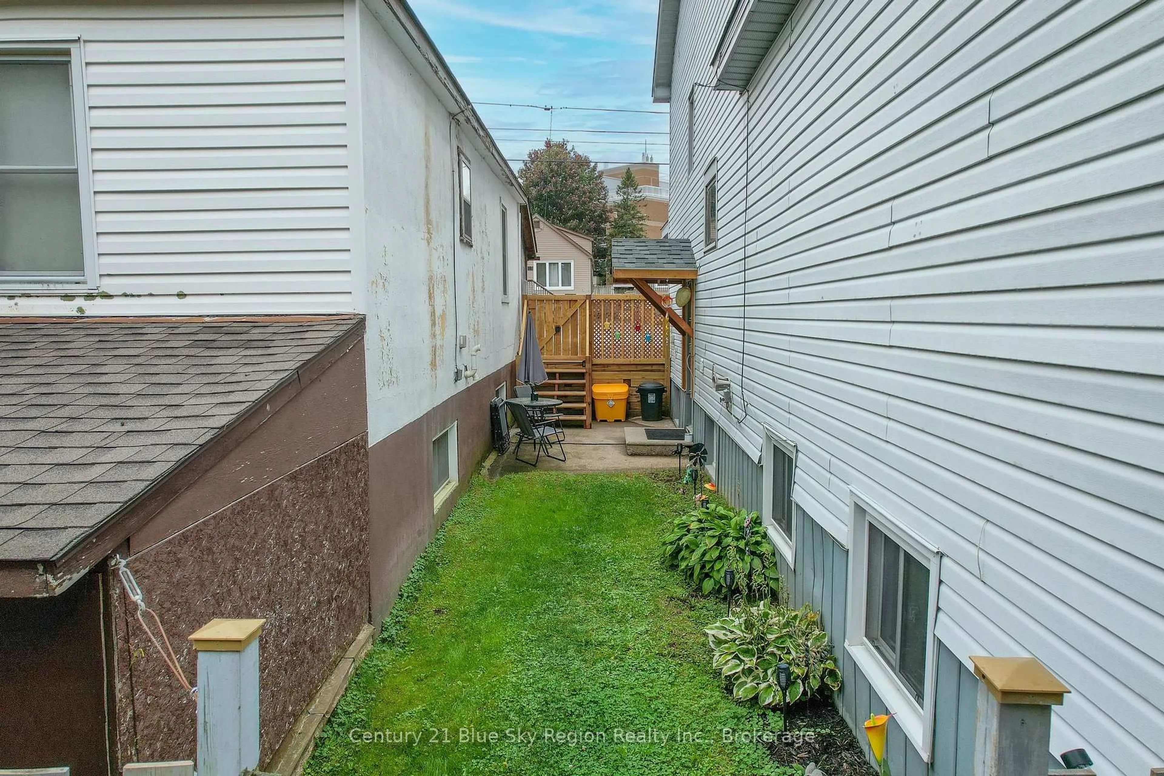 A pic from outside/outdoor area/front of a property/back of a property/a pic from drone, street for 242 Princess St, North Bay Ontario P1B 1P9