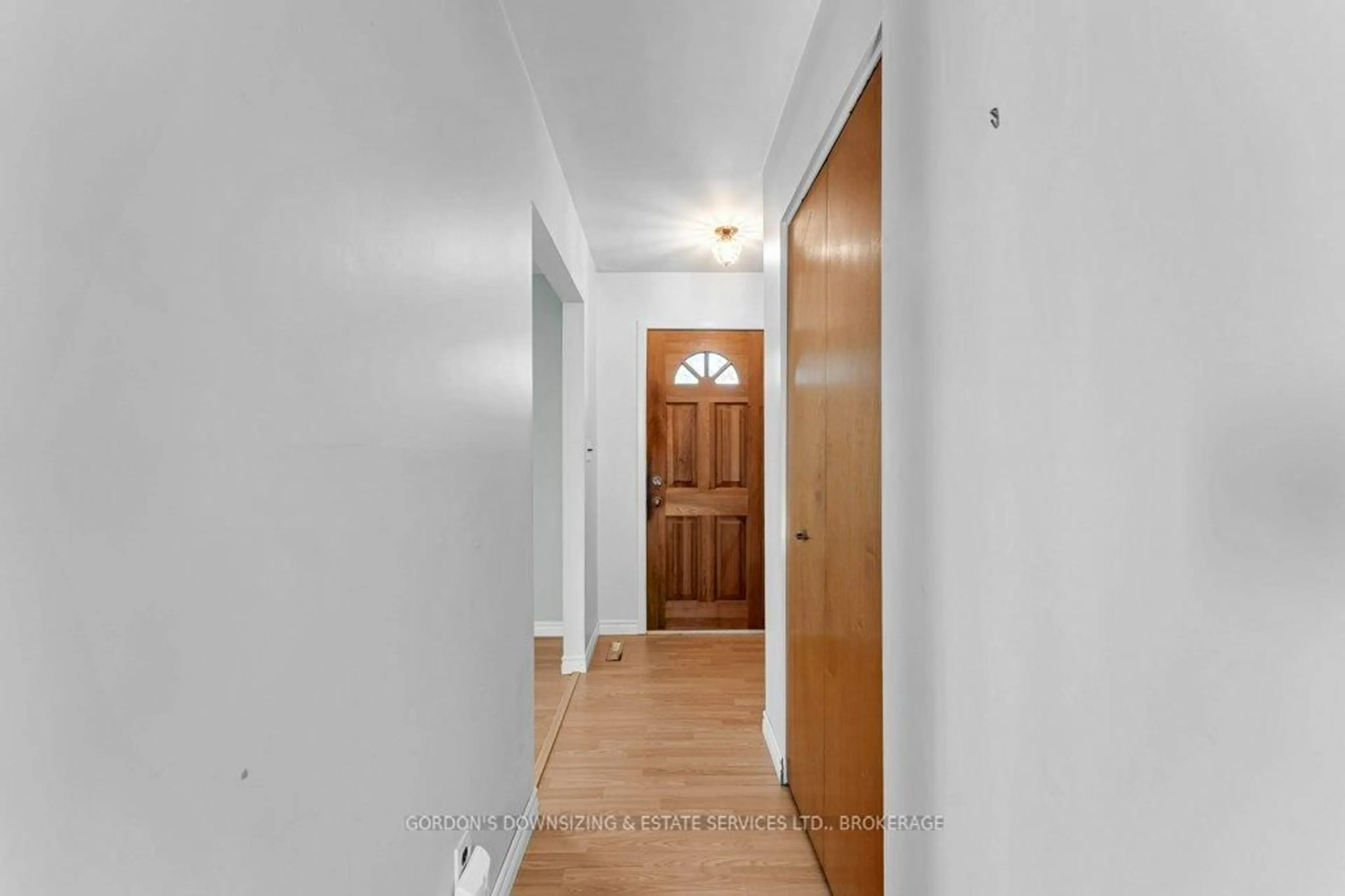 Indoor entryway for 144 Calderwood Dr, Kingston Ontario K7M 6M3