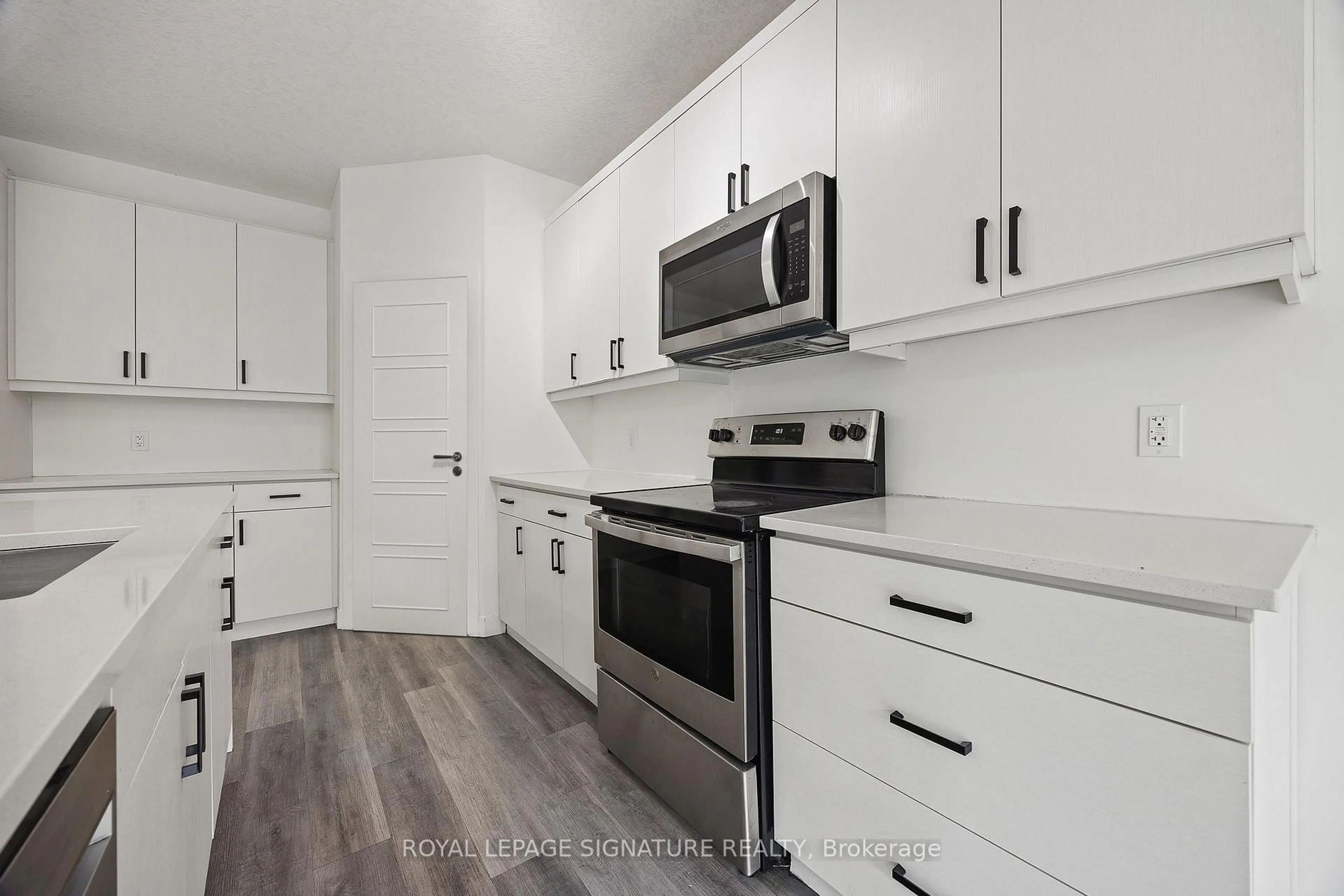 Standard kitchen, unknown for 103 Marconi Crt, London East Ontario N5V 0C9