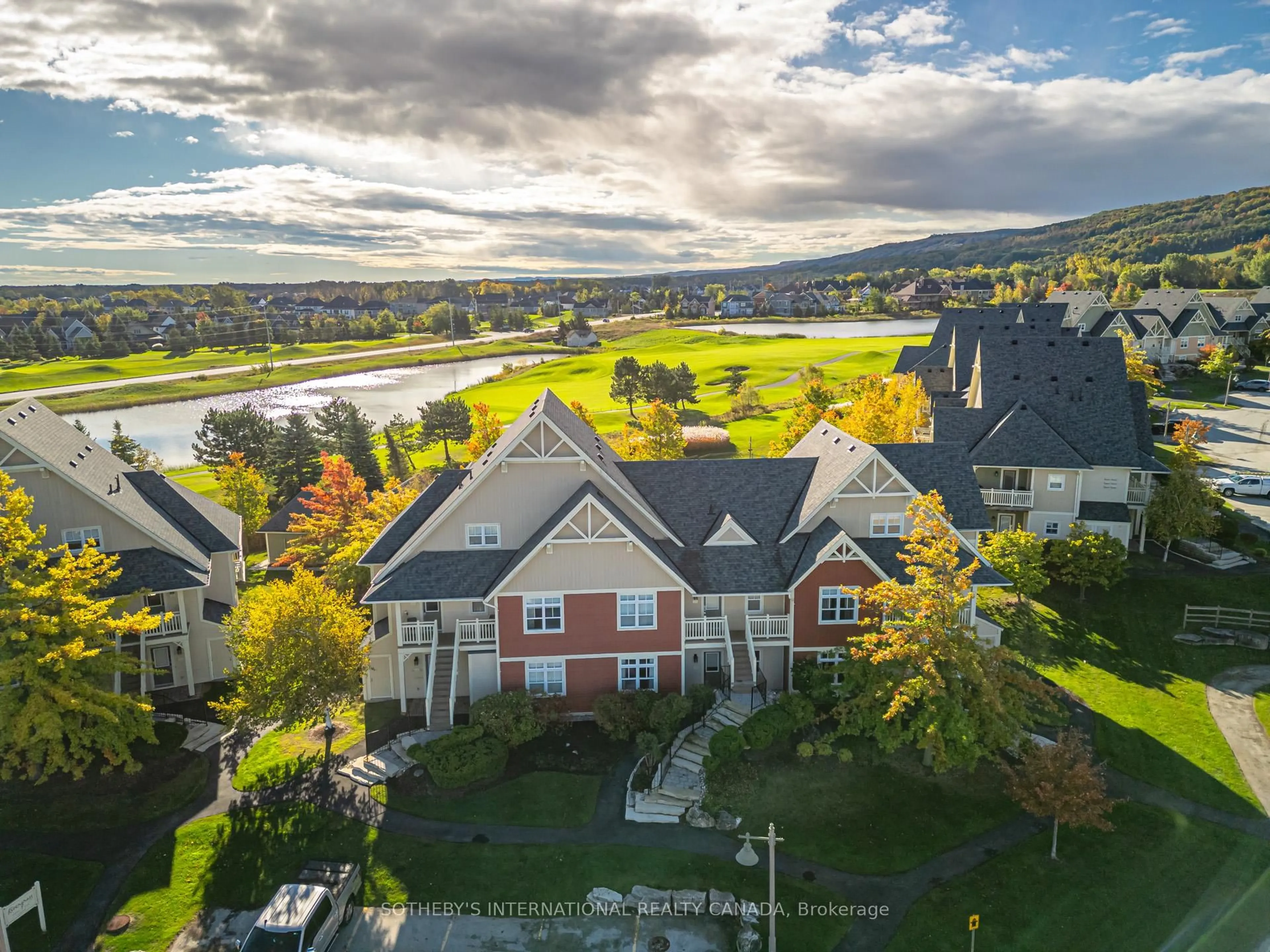 A pic from outside/outdoor area/front of a property/back of a property/a pic from drone, mountain view for 125 Fairway Crt #120, Blue Mountains Ontario L9Y 0P8