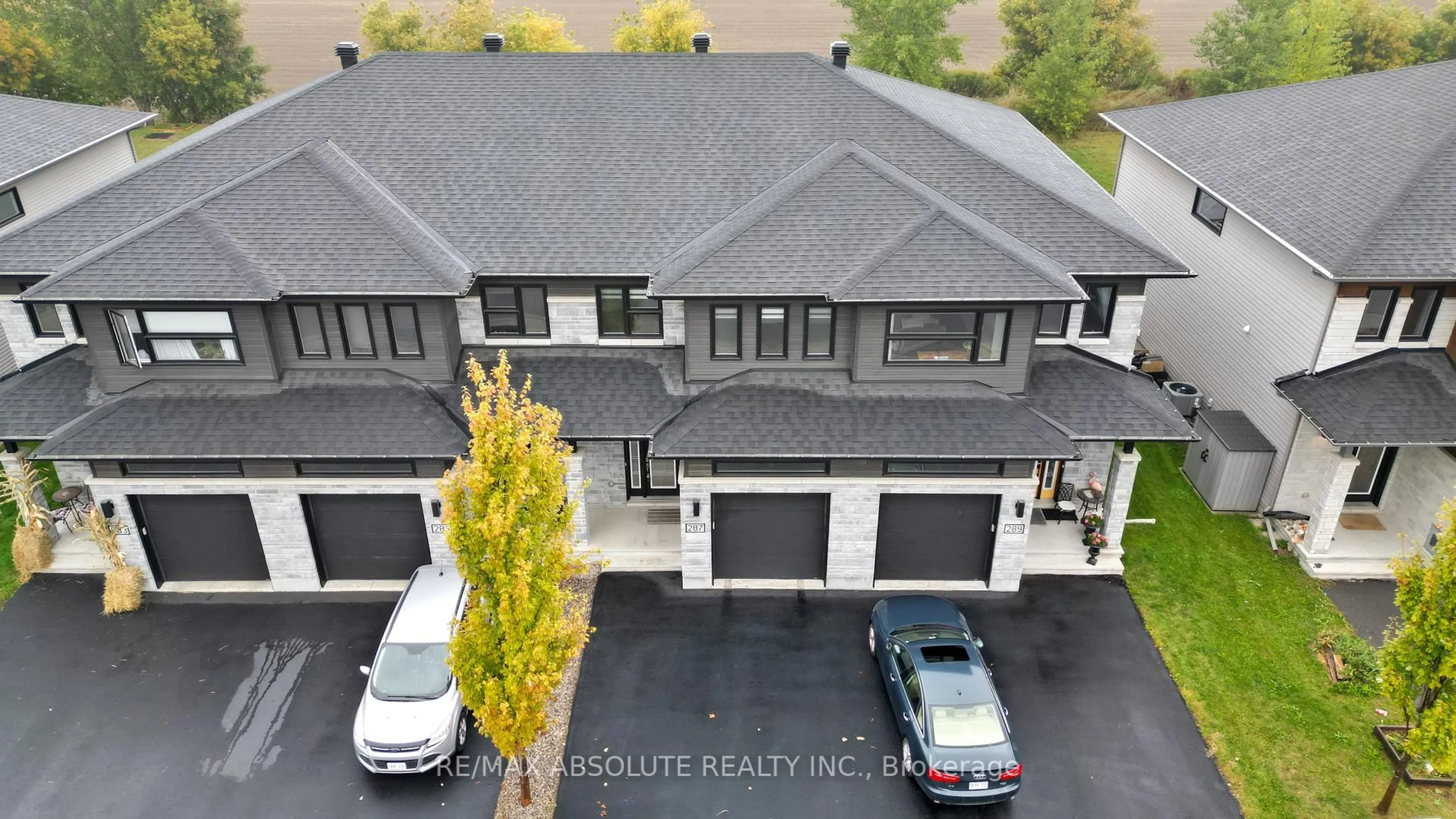 A pic from outside/outdoor area/front of a property/back of a property/a pic from drone, unknown for 287 Belfort St, Russell Ontario K0A 1W0