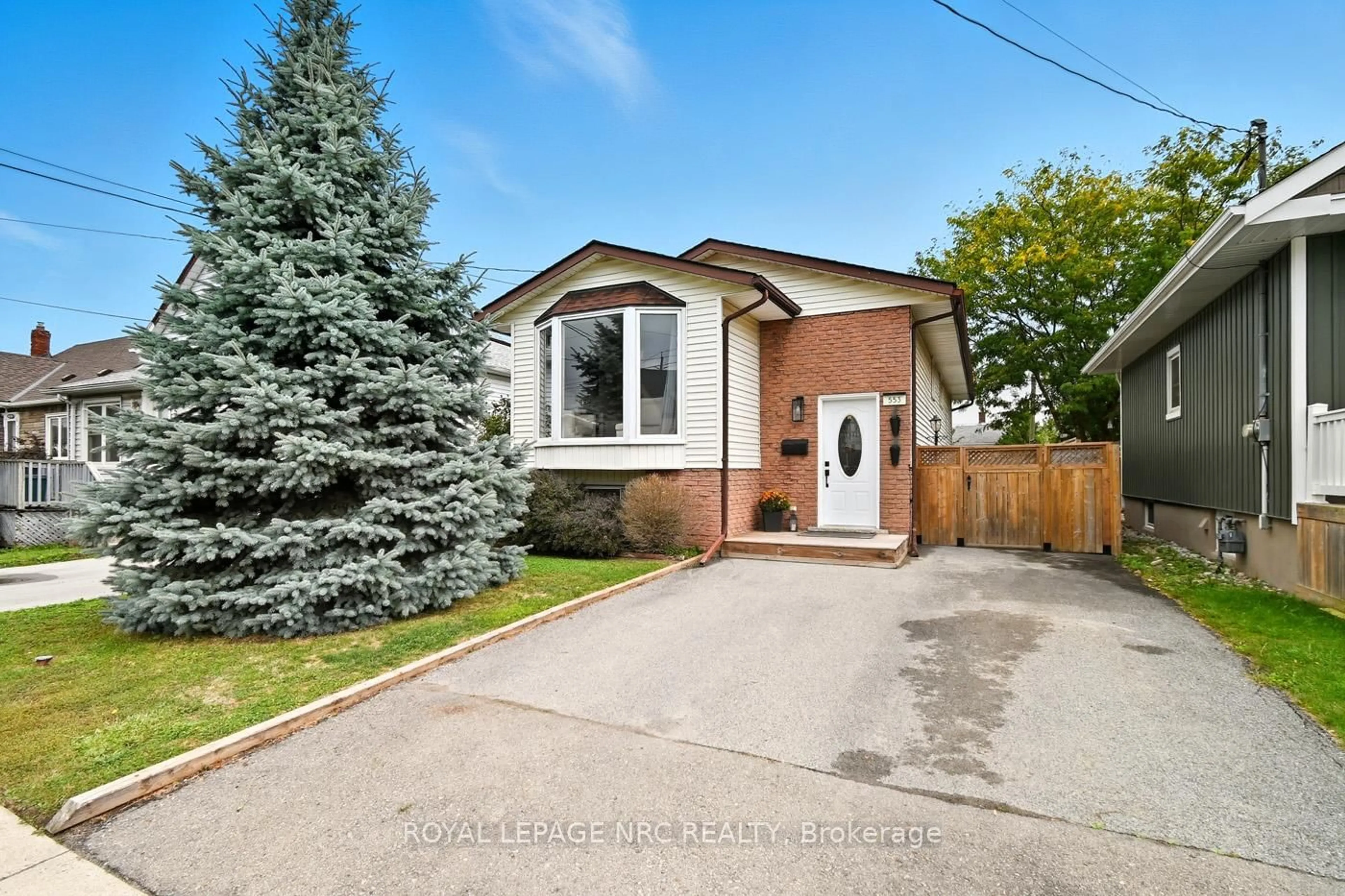 Home with brick exterior material, street for 553 Wright St, Welland Ontario L3B 2K6
