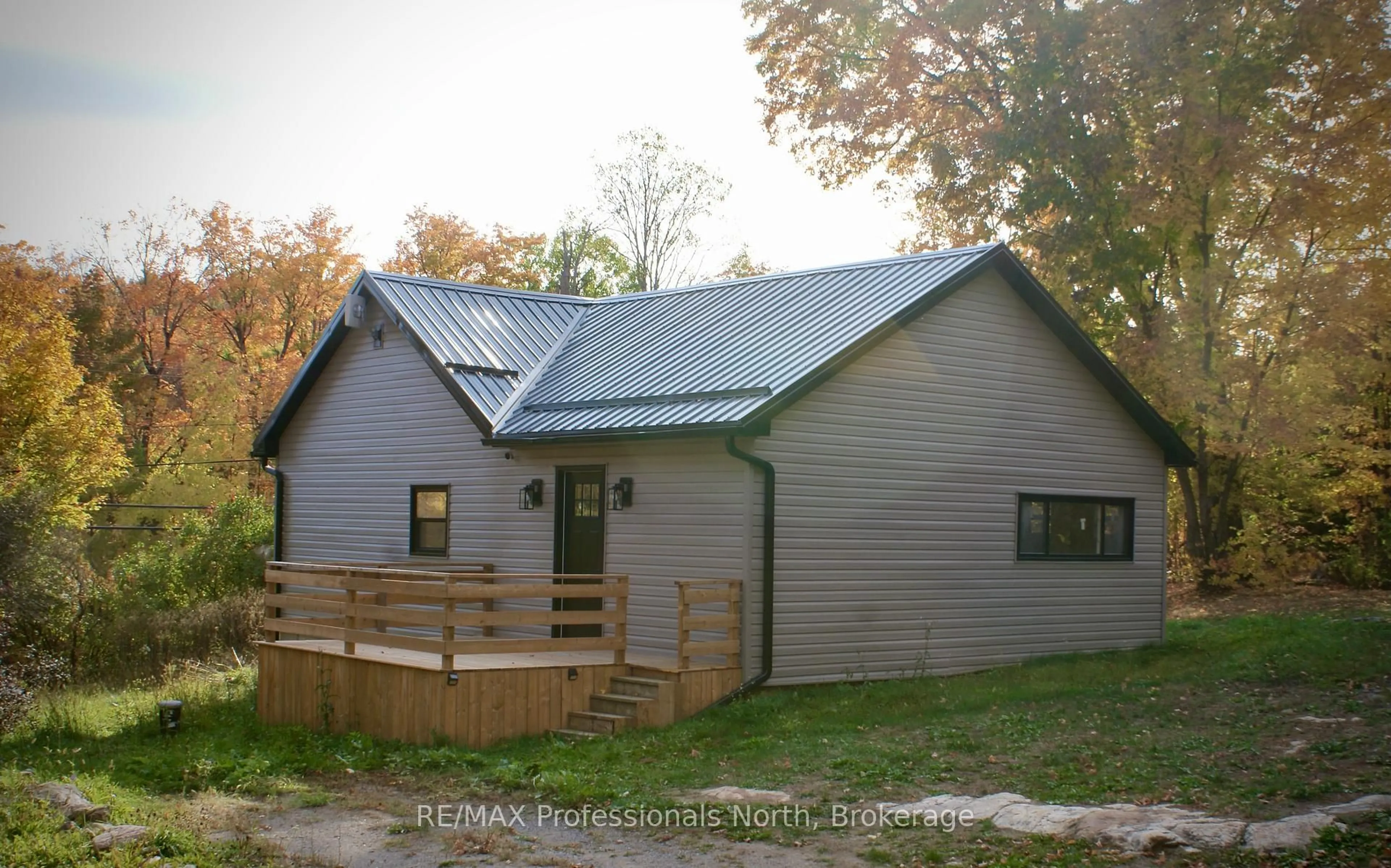 Home with vinyl exterior material, building for 10531 County Road 503, Highlands East Ontario K0M 1R0