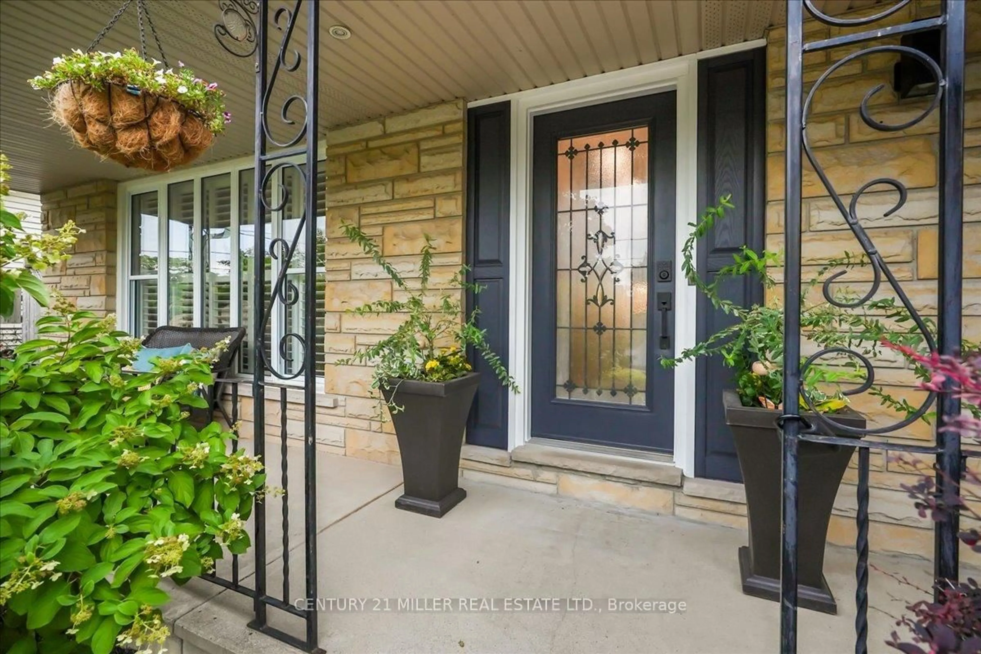 Indoor entryway for 4931 Cameron Ave, Lincoln Ontario L3J 0B9