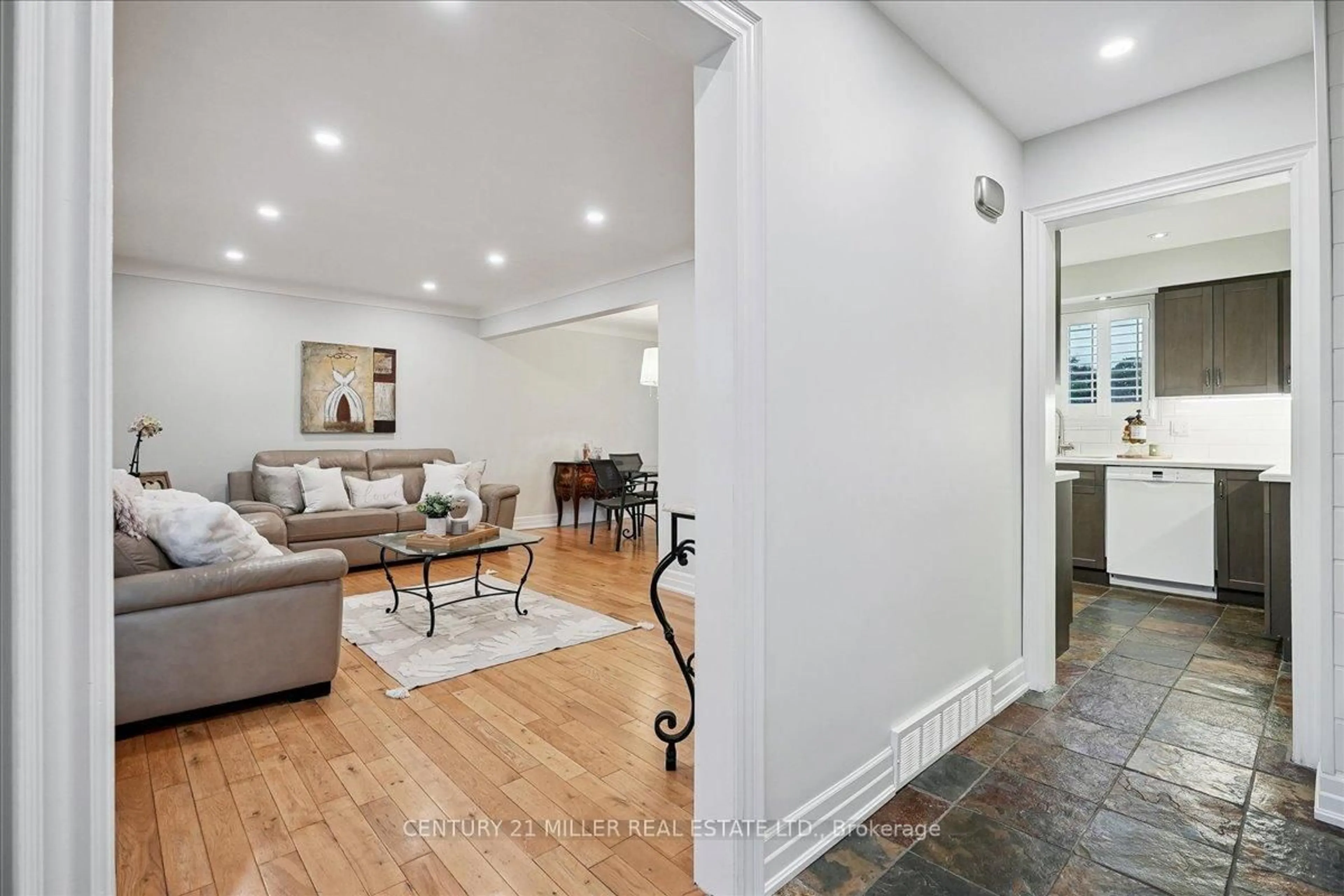Indoor entryway for 4931 Cameron Ave, Lincoln Ontario L3J 0B9
