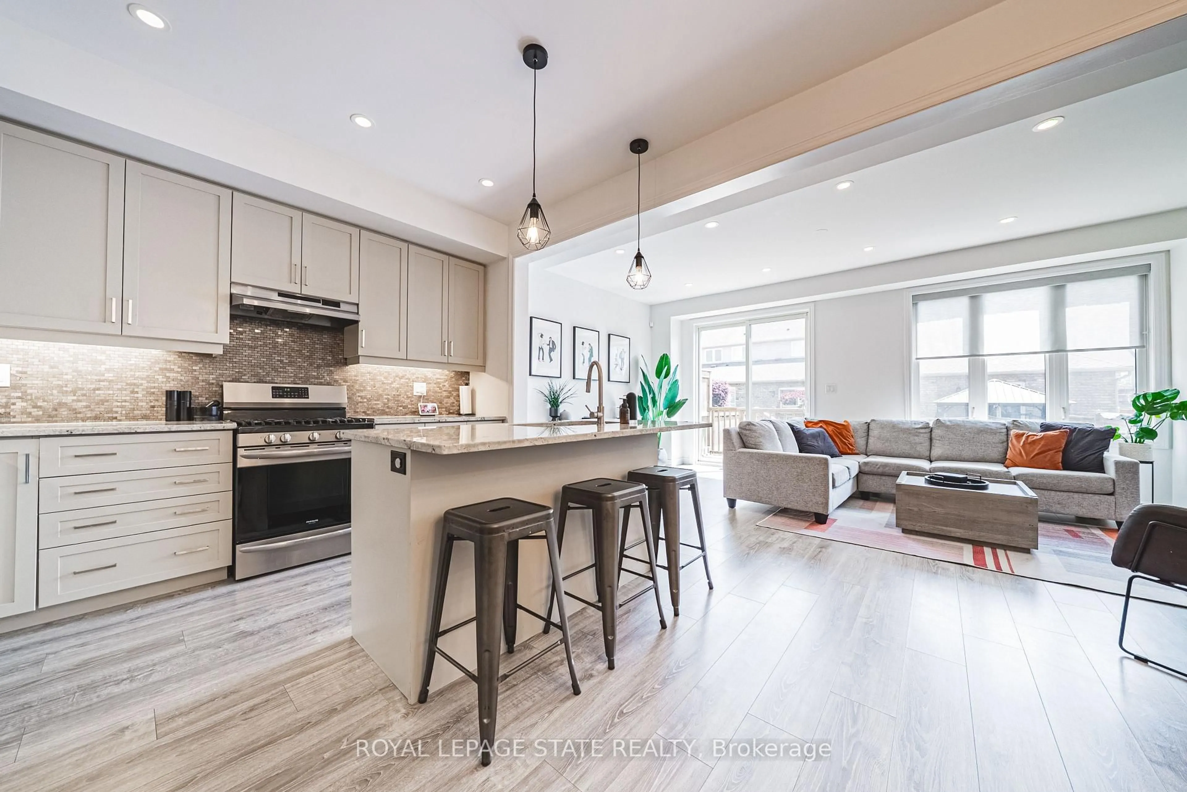 Open concept kitchen, unknown for 1890 Rymal Rd #43, Hamilton Ontario L0R 1P0