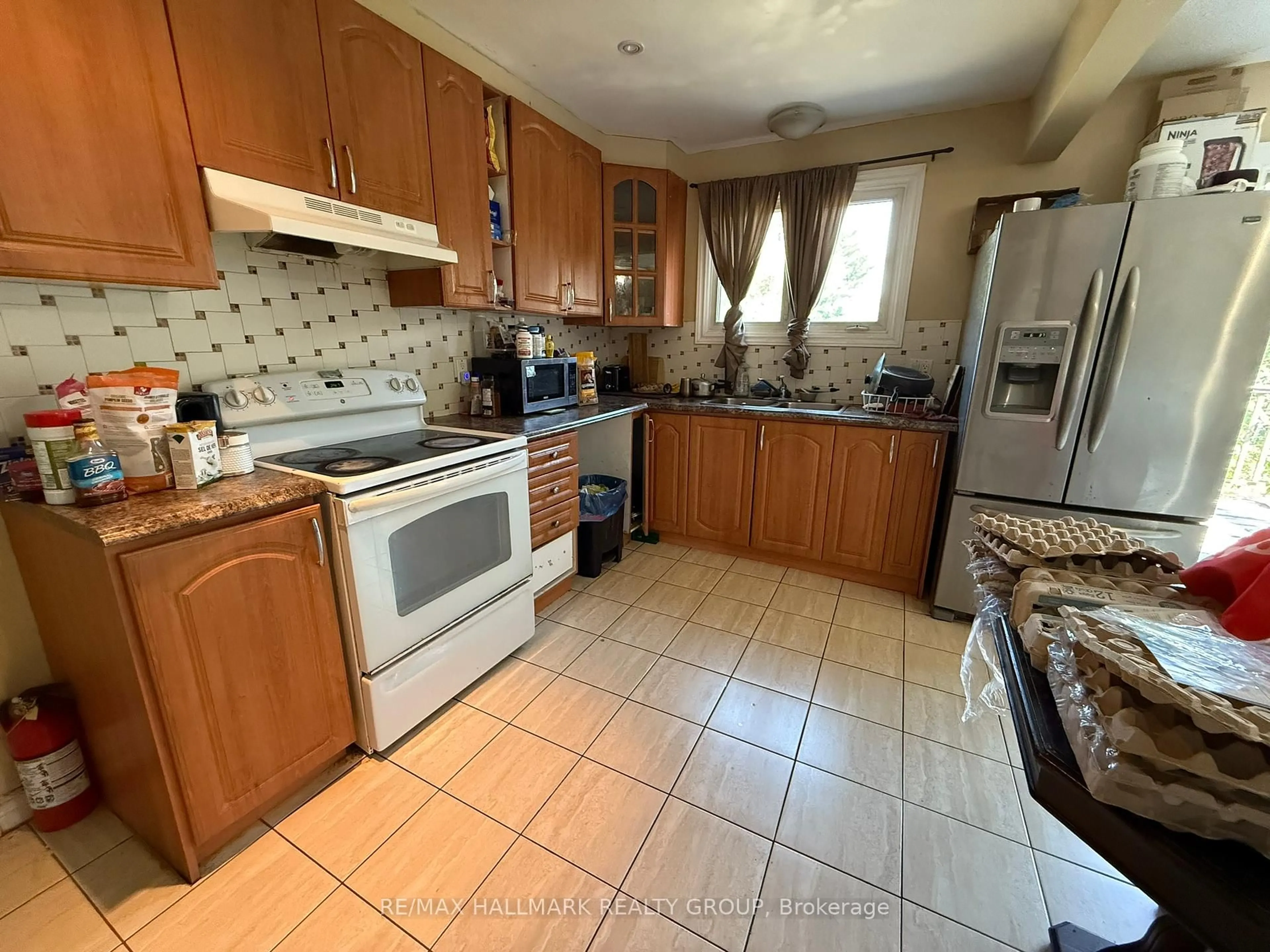 Standard kitchen, unknown for 930 Cahill Dr, Ottawa Ontario K1V 9B5