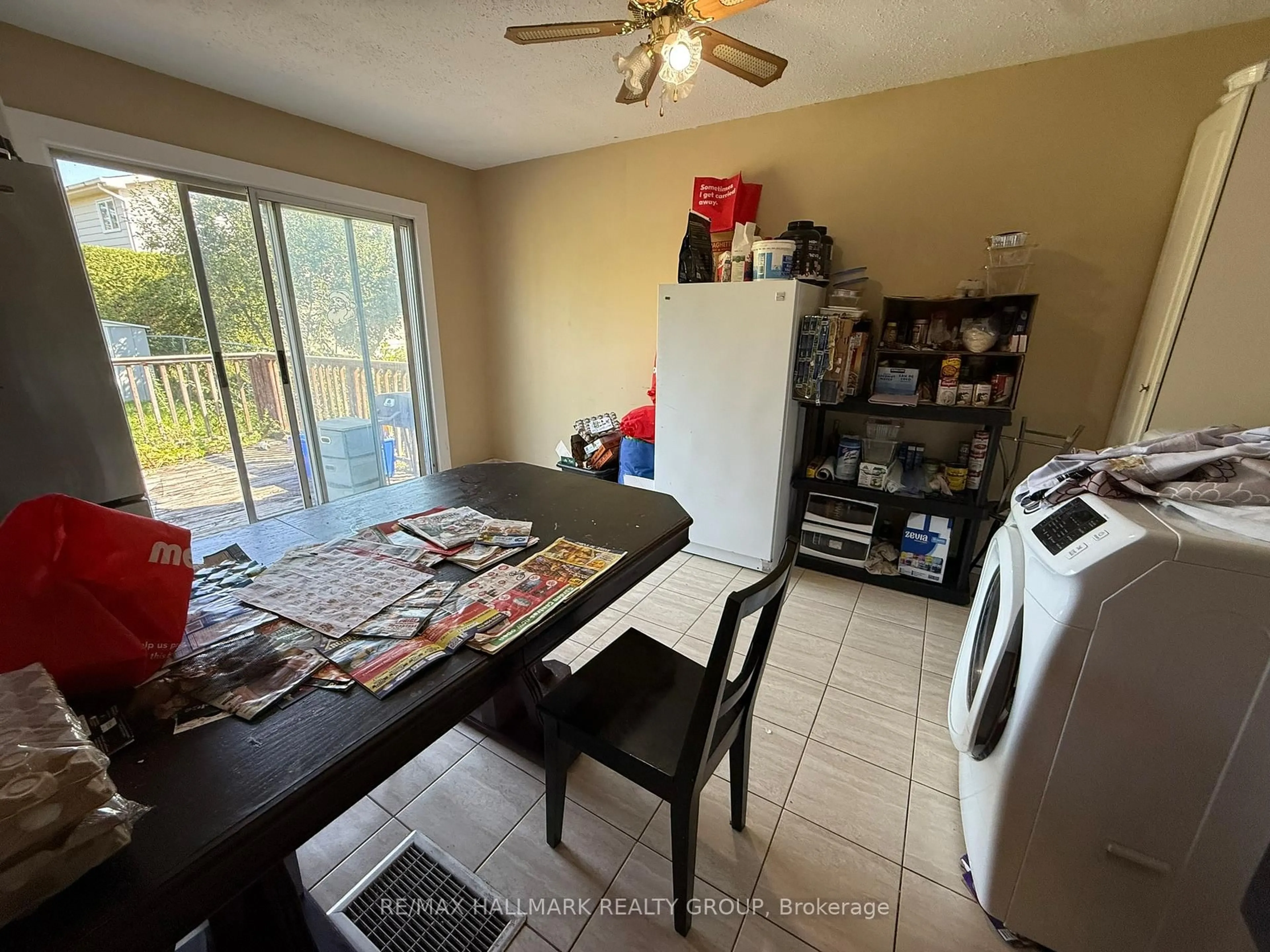 A pic of a room for 930 Cahill Dr, Ottawa Ontario K1V 9B5
