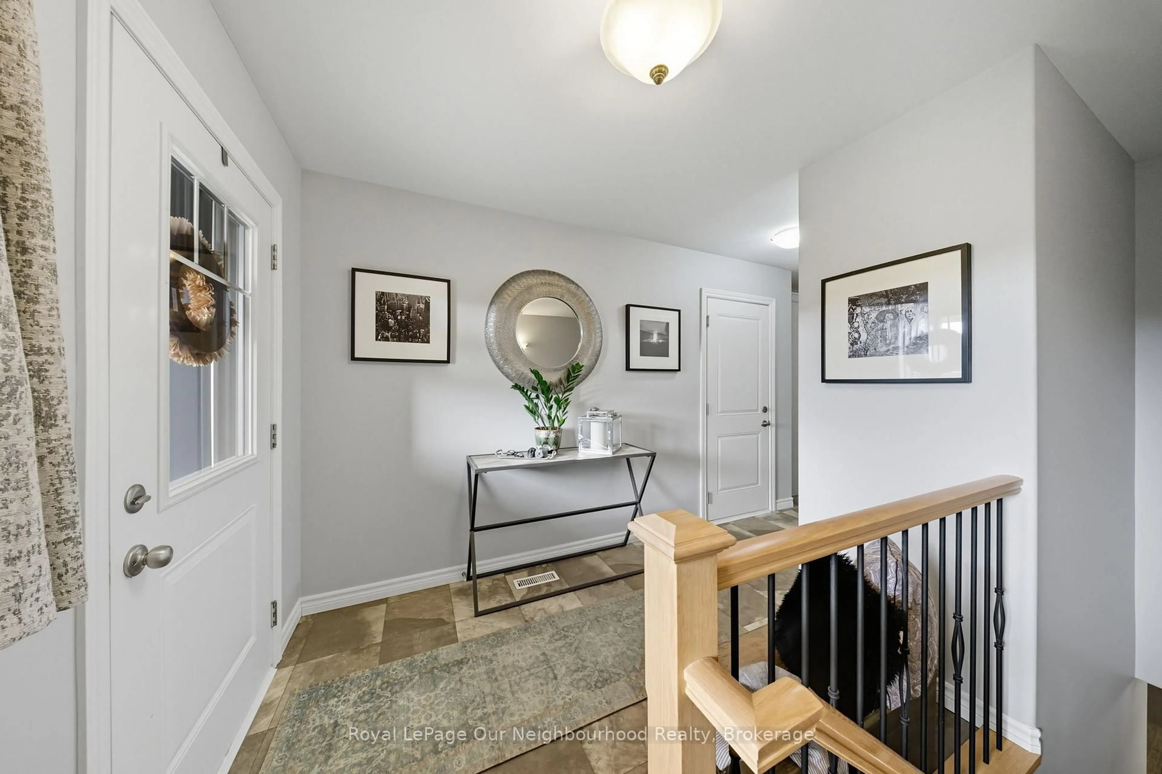 Indoor entryway for 6 Mavis Way, Belleville Ontario K8P 0G2