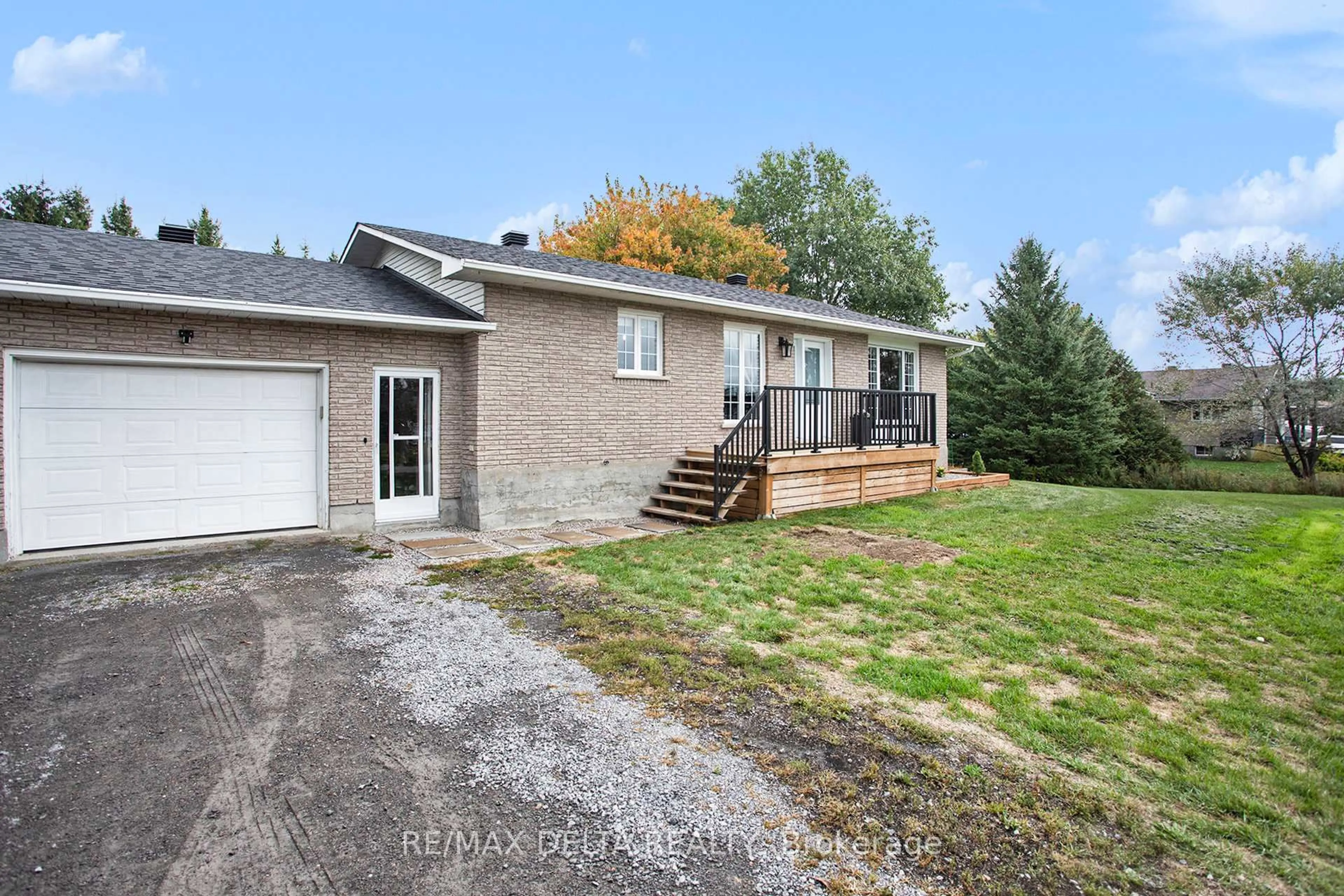 A pic from outside/outdoor area/front of a property/back of a property/a pic from drone, unknown for 3569 Marcil Rd, Clarence-Rockland Ontario K0A 1E0