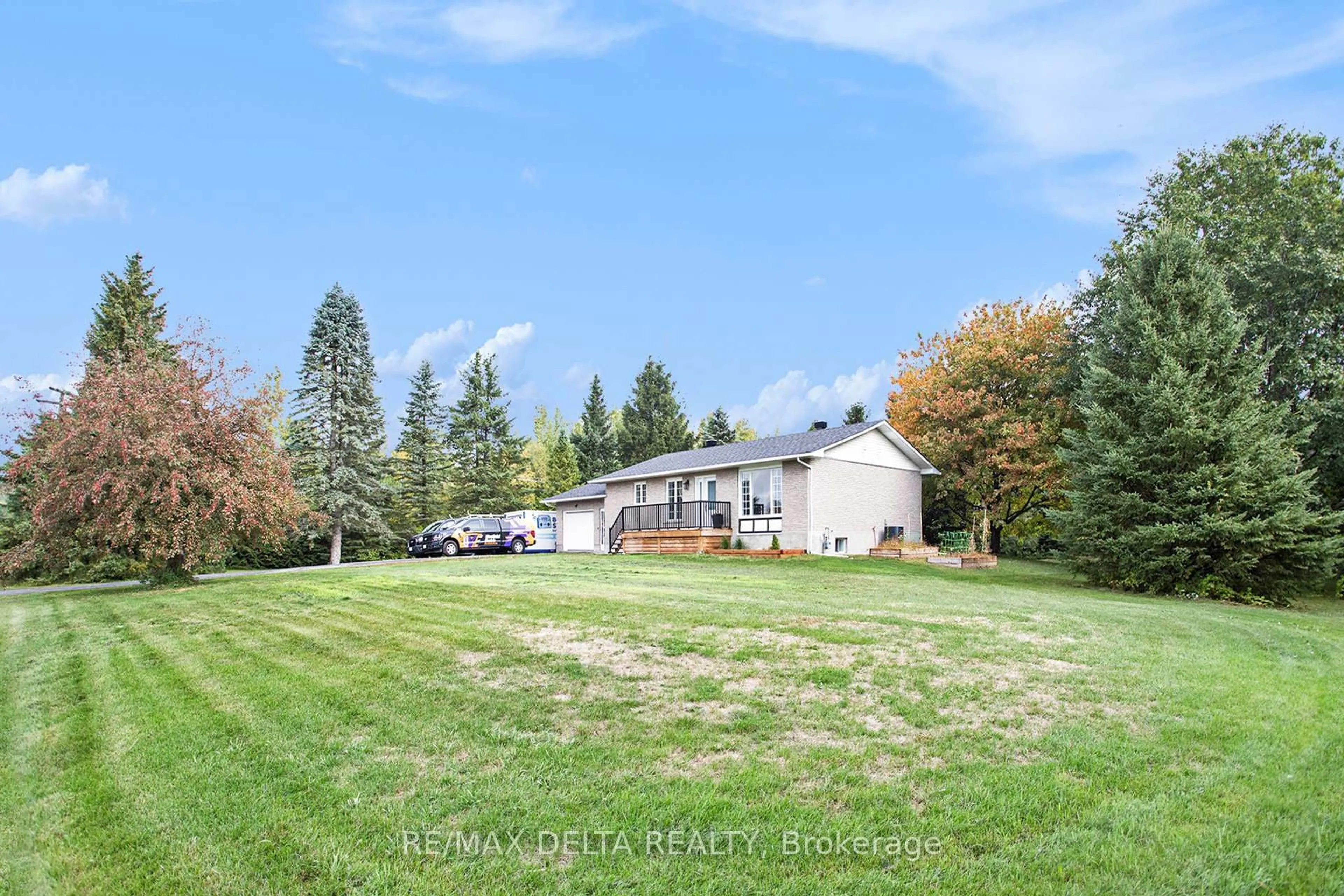 A pic from outside/outdoor area/front of a property/back of a property/a pic from drone, unknown for 3569 Marcil Rd, Clarence-Rockland Ontario K0A 1E0
