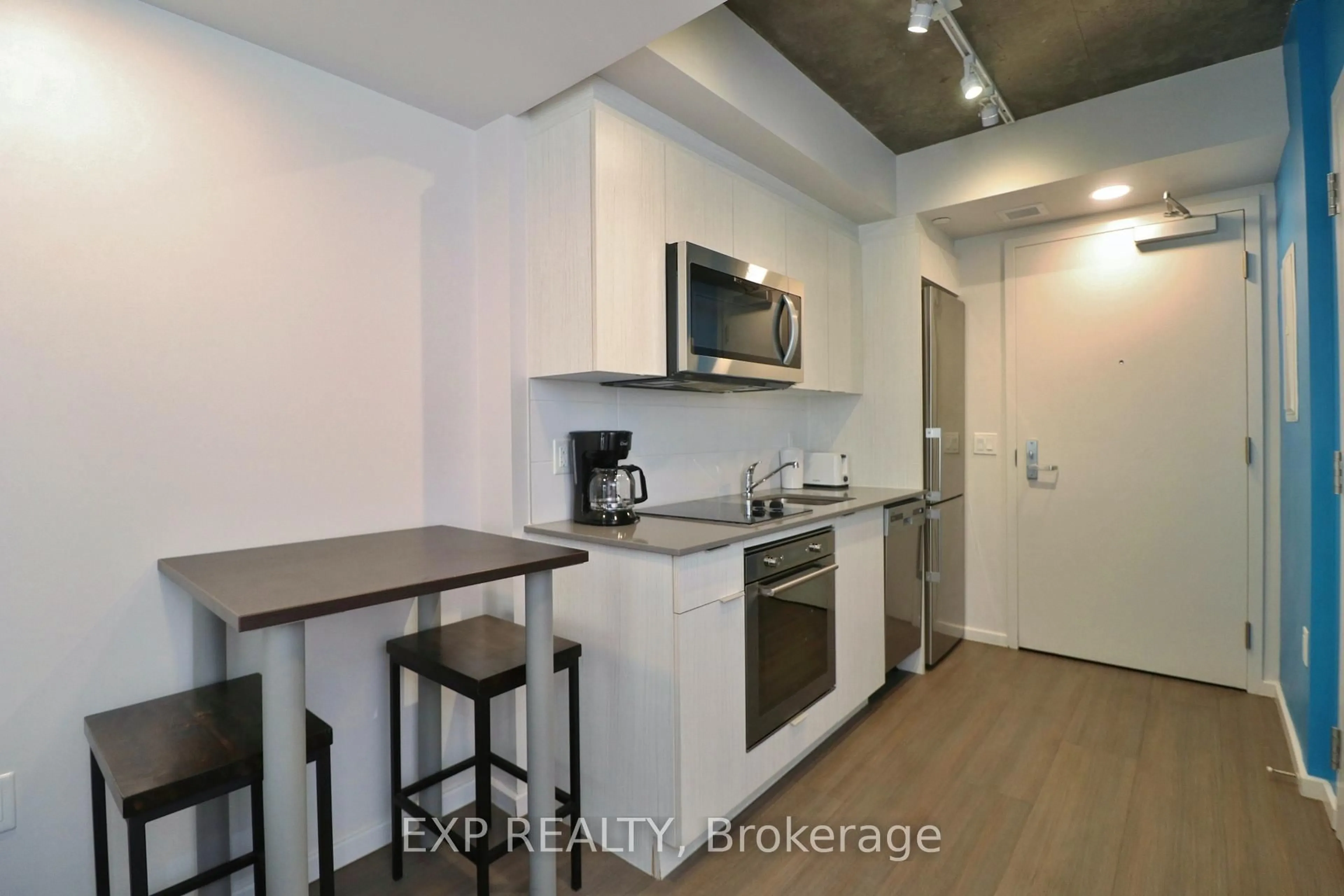 Standard kitchen, unknown for 105 CHAMPAGNE Ave #2308, Ottawa Ontario K1S 4P3