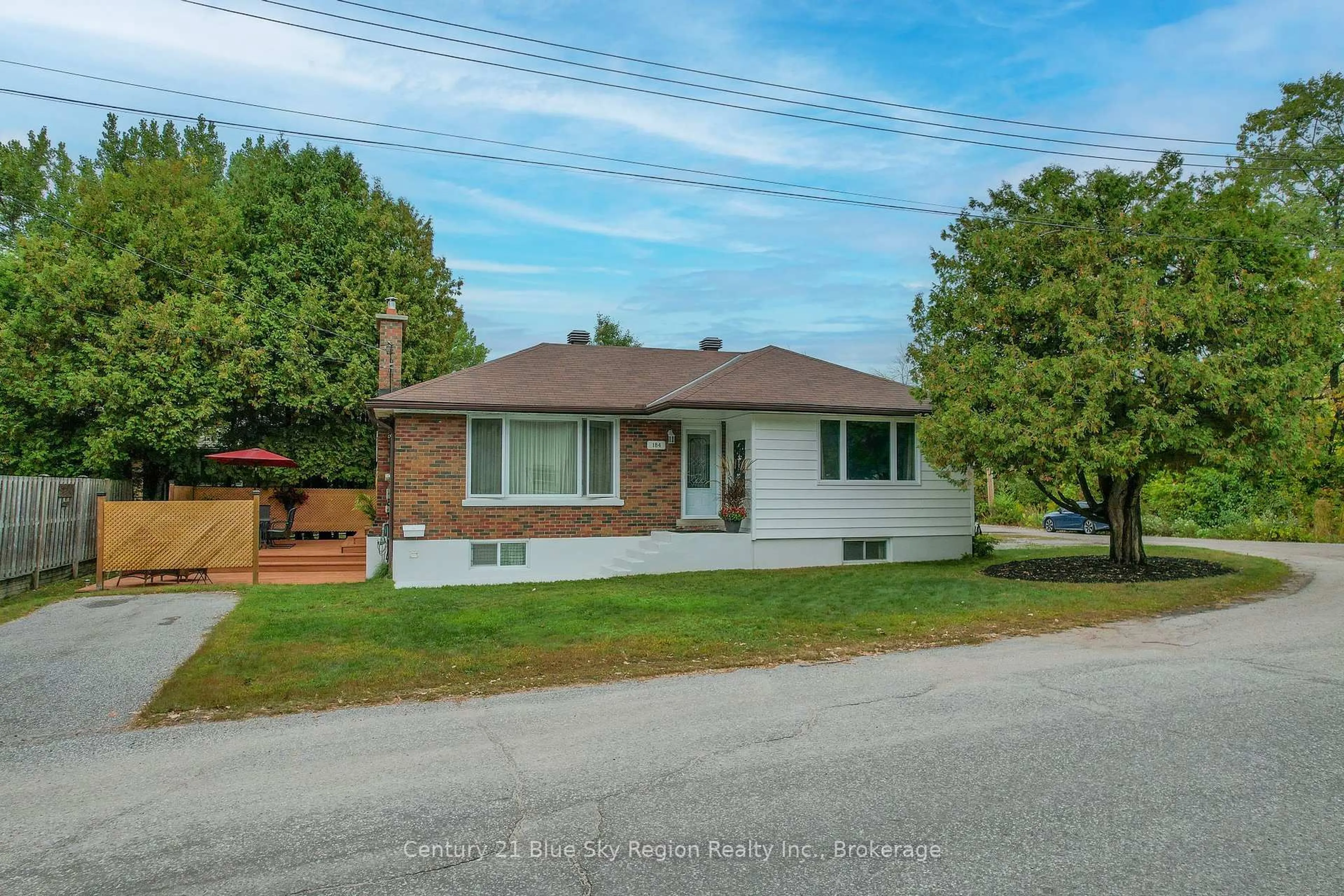 Home with brick exterior material, street for 184 Lake St, North Bay Ontario P1B 4M8