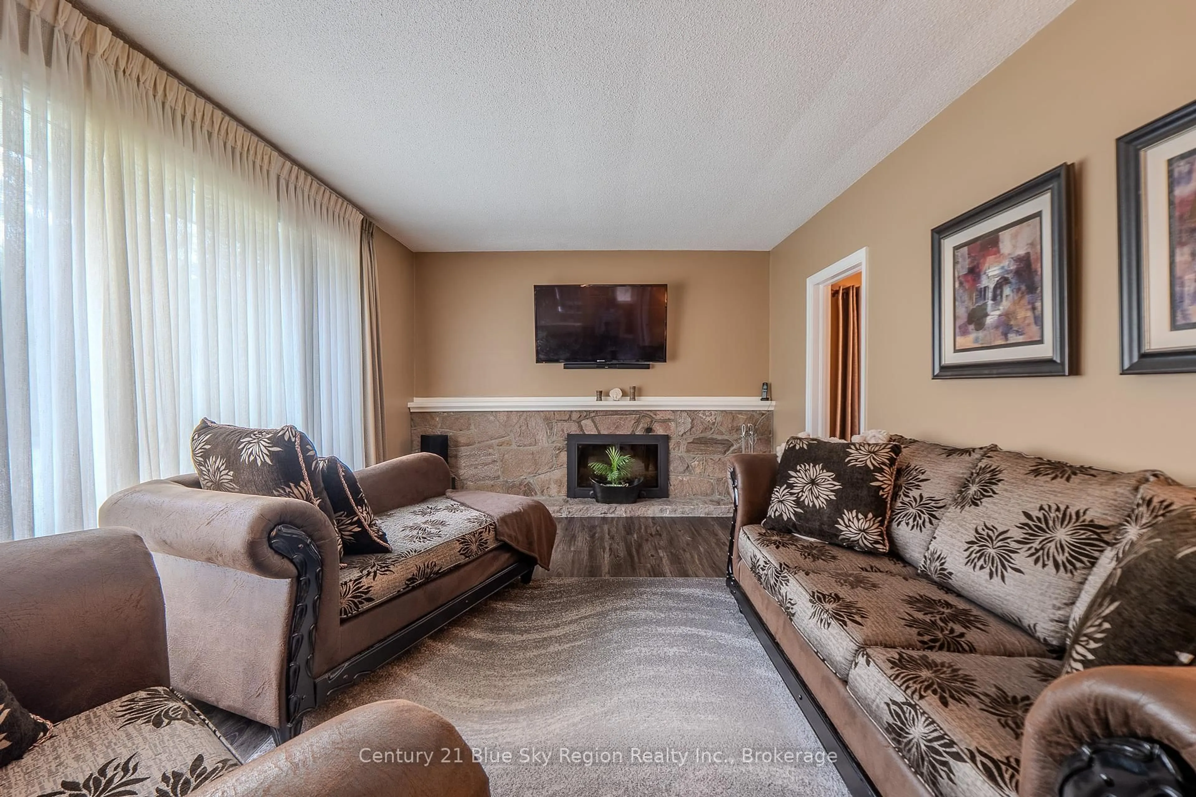 Living room with furniture, unknown for 184 Lake St, North Bay Ontario P1B 4M8