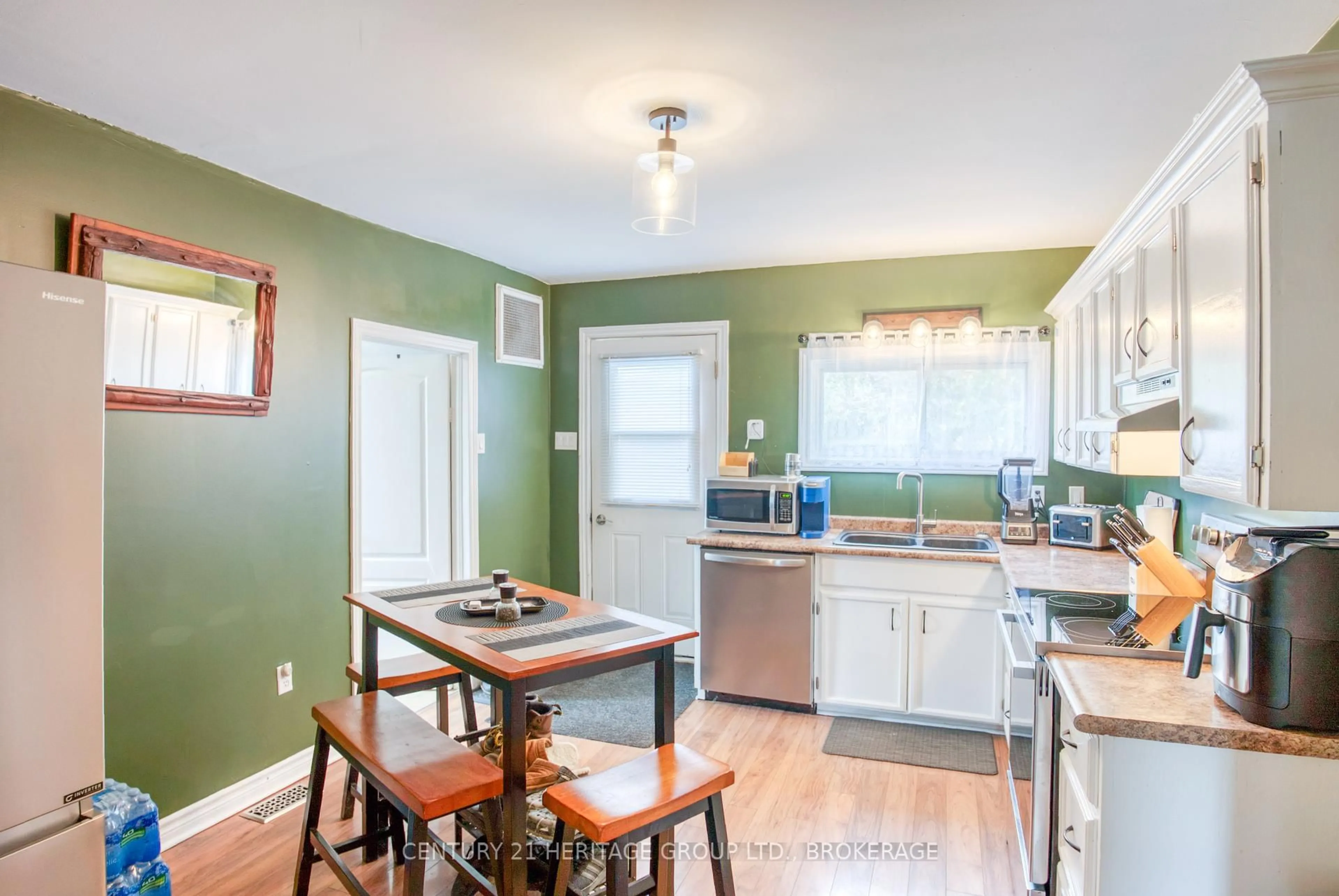 Standard kitchen, unknown for 6913 County 2 Rd, Napanee Ontario K7R 3K6
