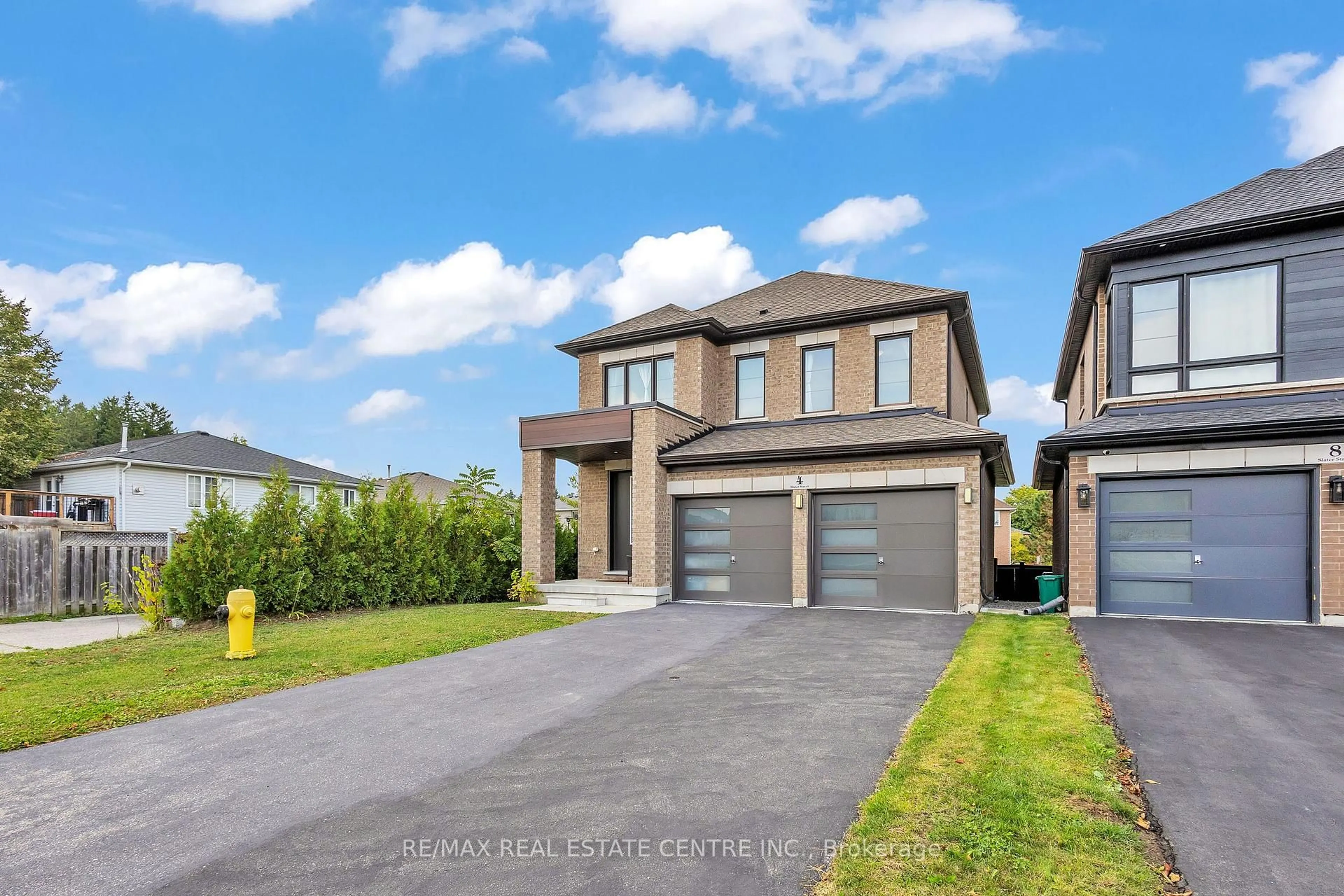 Unknown for 4 Slater St, Cambridge Ontario N1R 0C4