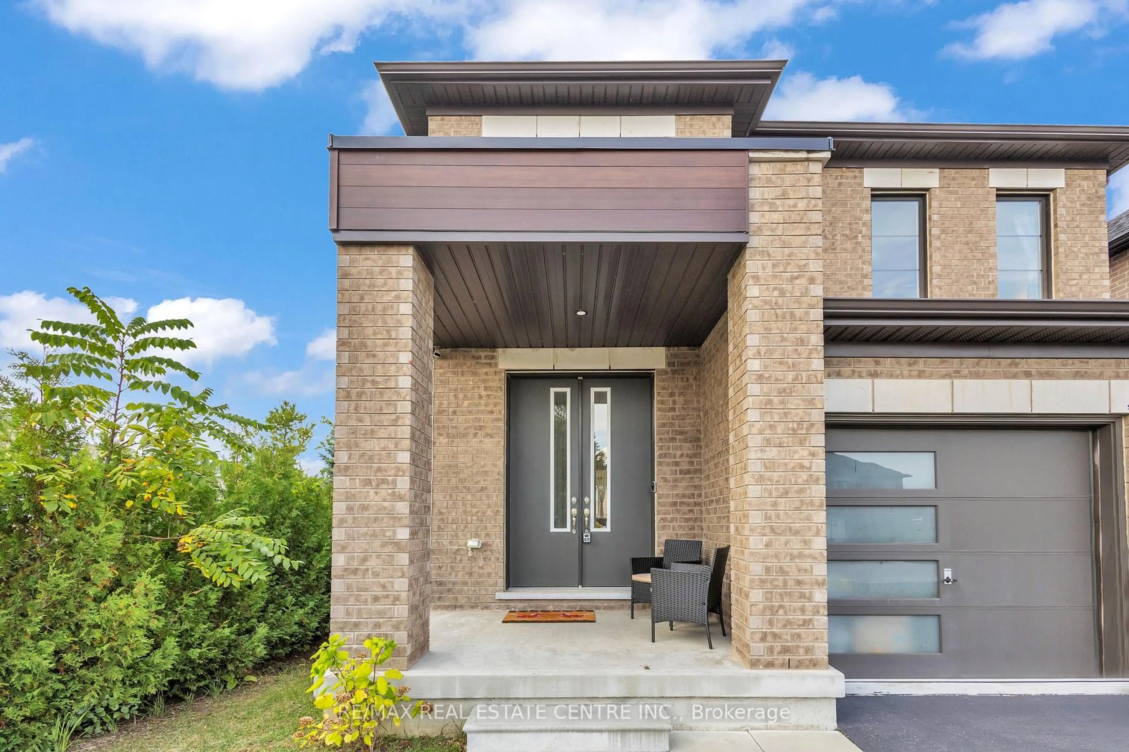 Home with brick exterior material, street for 4 Slater St, Cambridge Ontario N1R 0C4