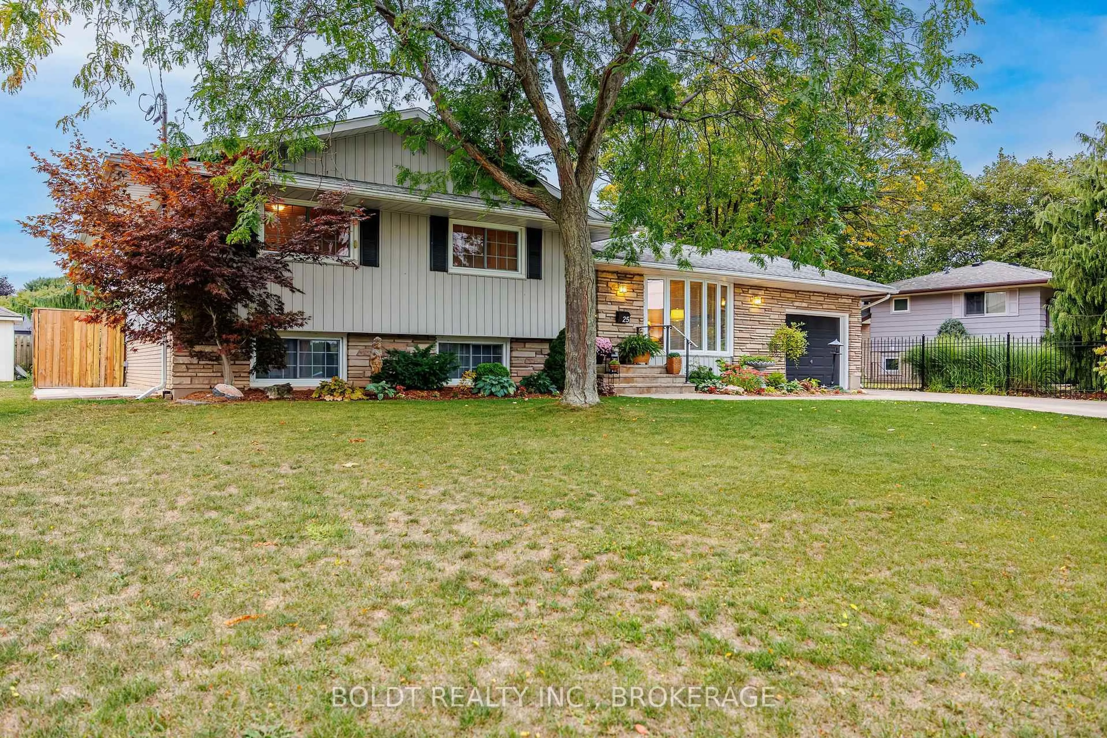 Home with vinyl exterior material, street for 25 Neptune Dr, St. Catharines Ontario L2M 2S3