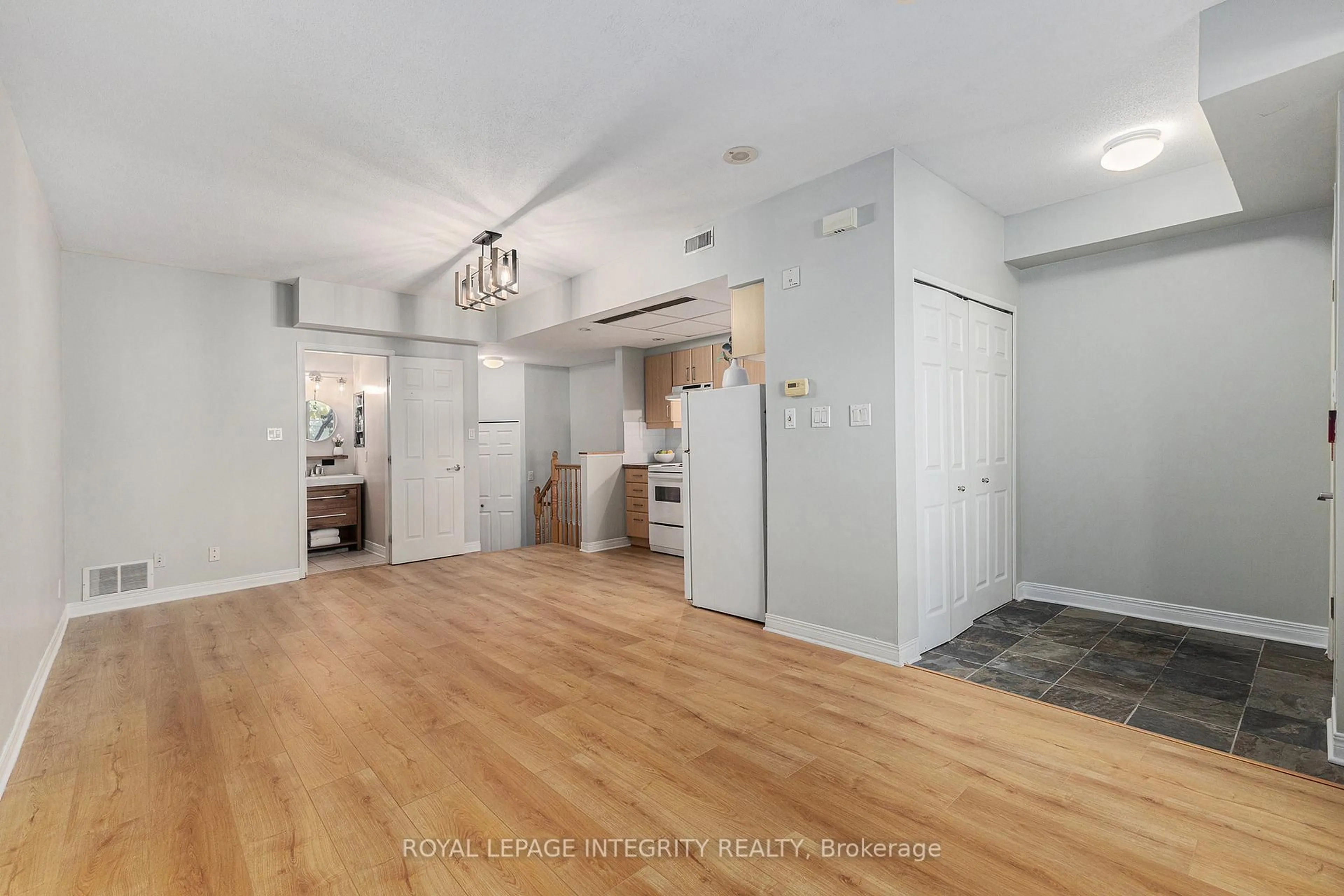 Unknown for 150 York St #1A, Ottawa Ontario K1N 1K9