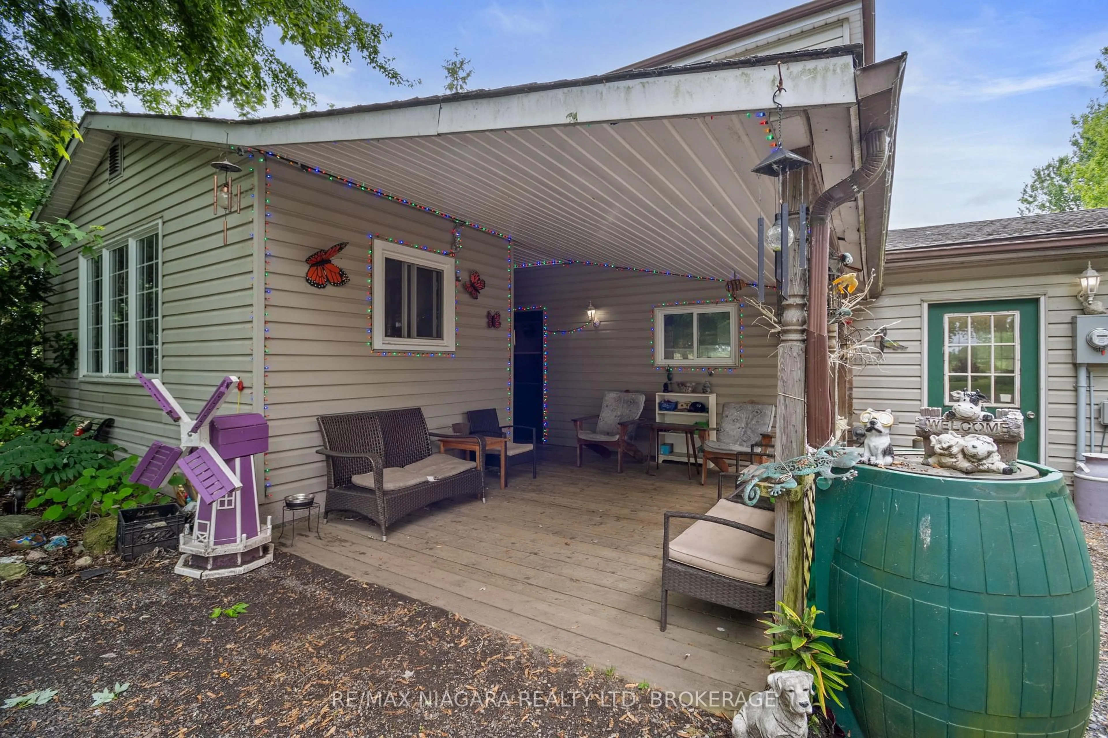 Patio, street for 11284 Golf Course Rd, Wainfleet Ontario L3K 5V4