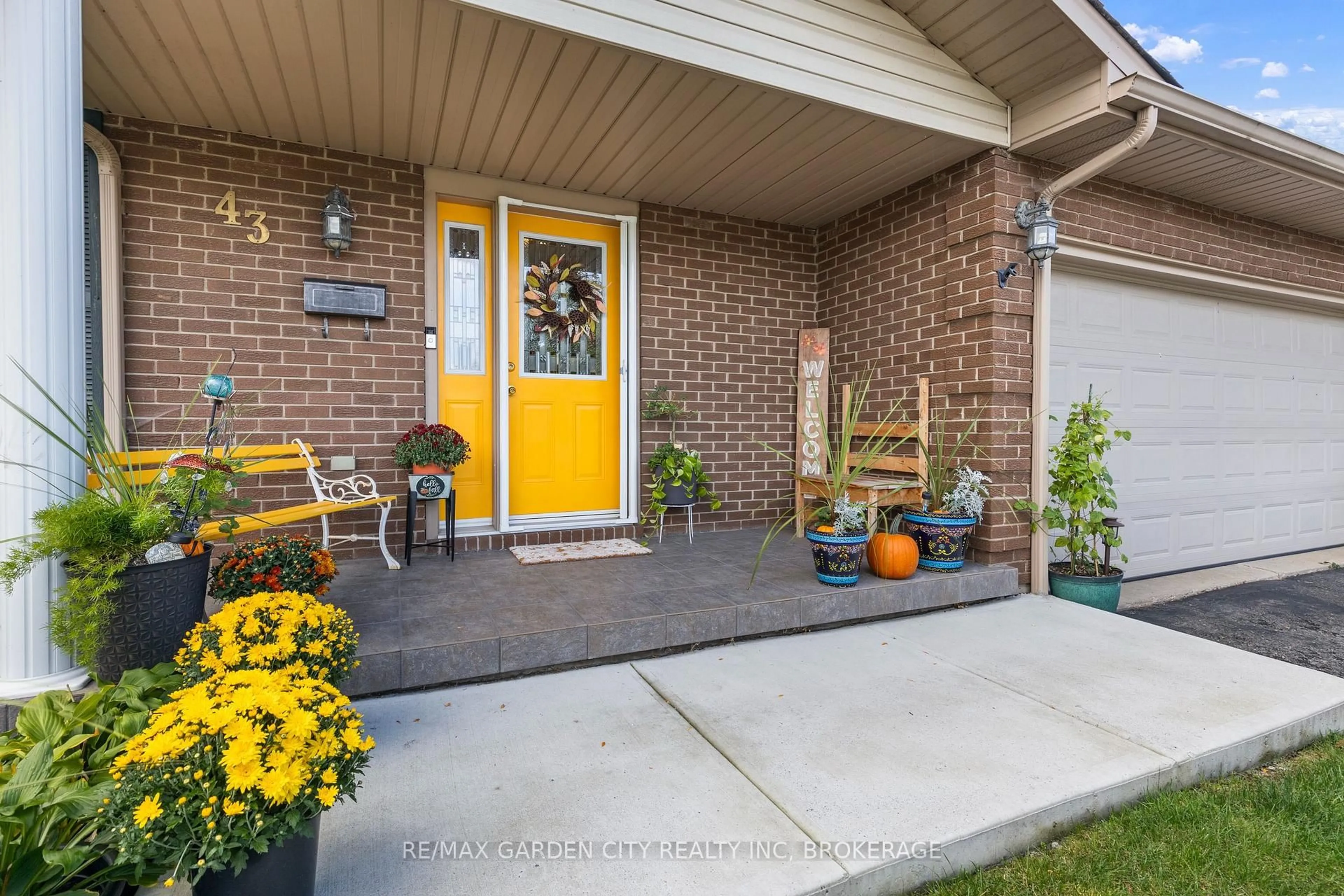 Indoor entryway for 43 Capri St, Thorold Ontario L2V 4R9