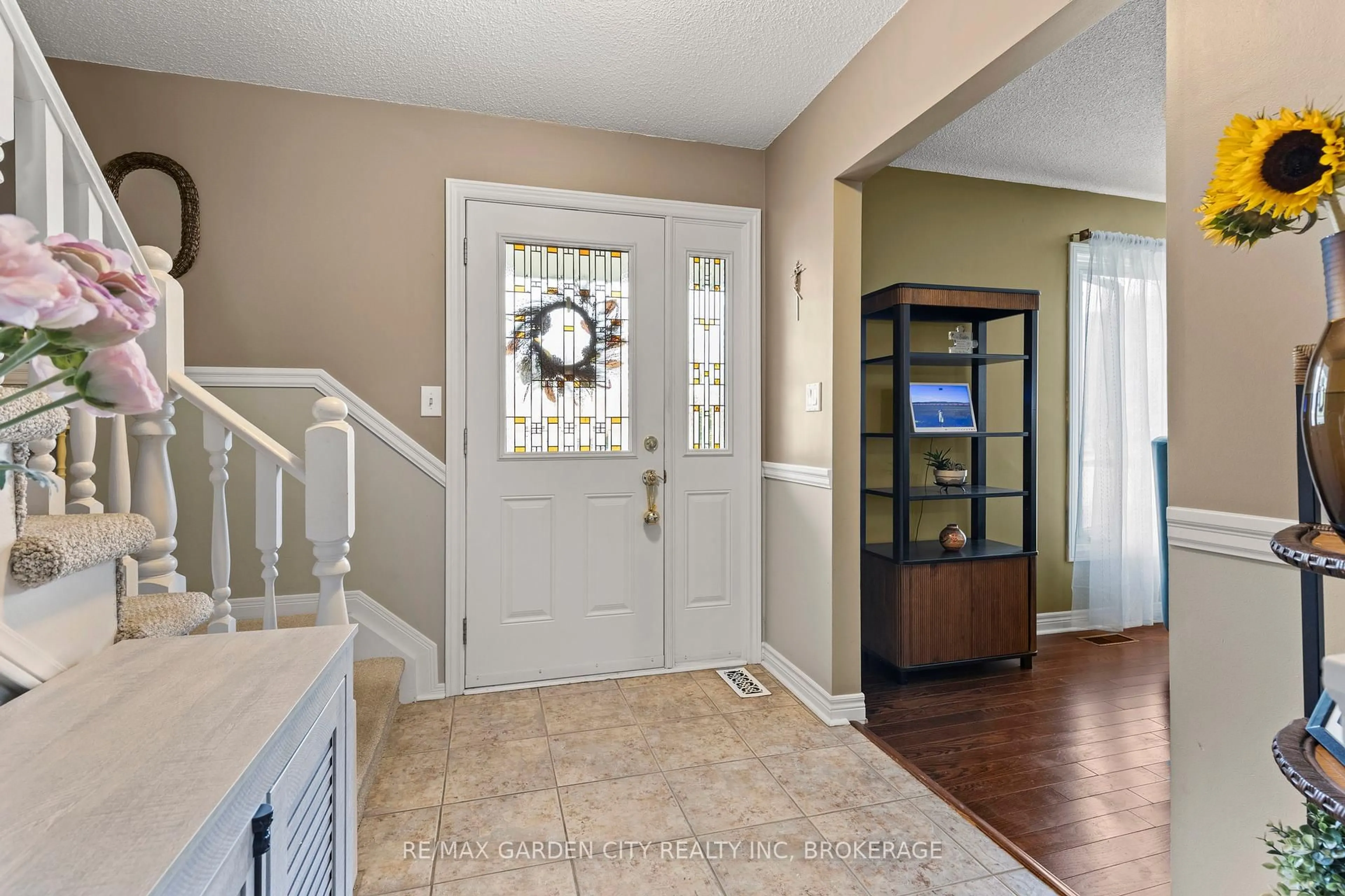 Indoor entryway for 43 Capri St, Thorold Ontario L2V 4R9