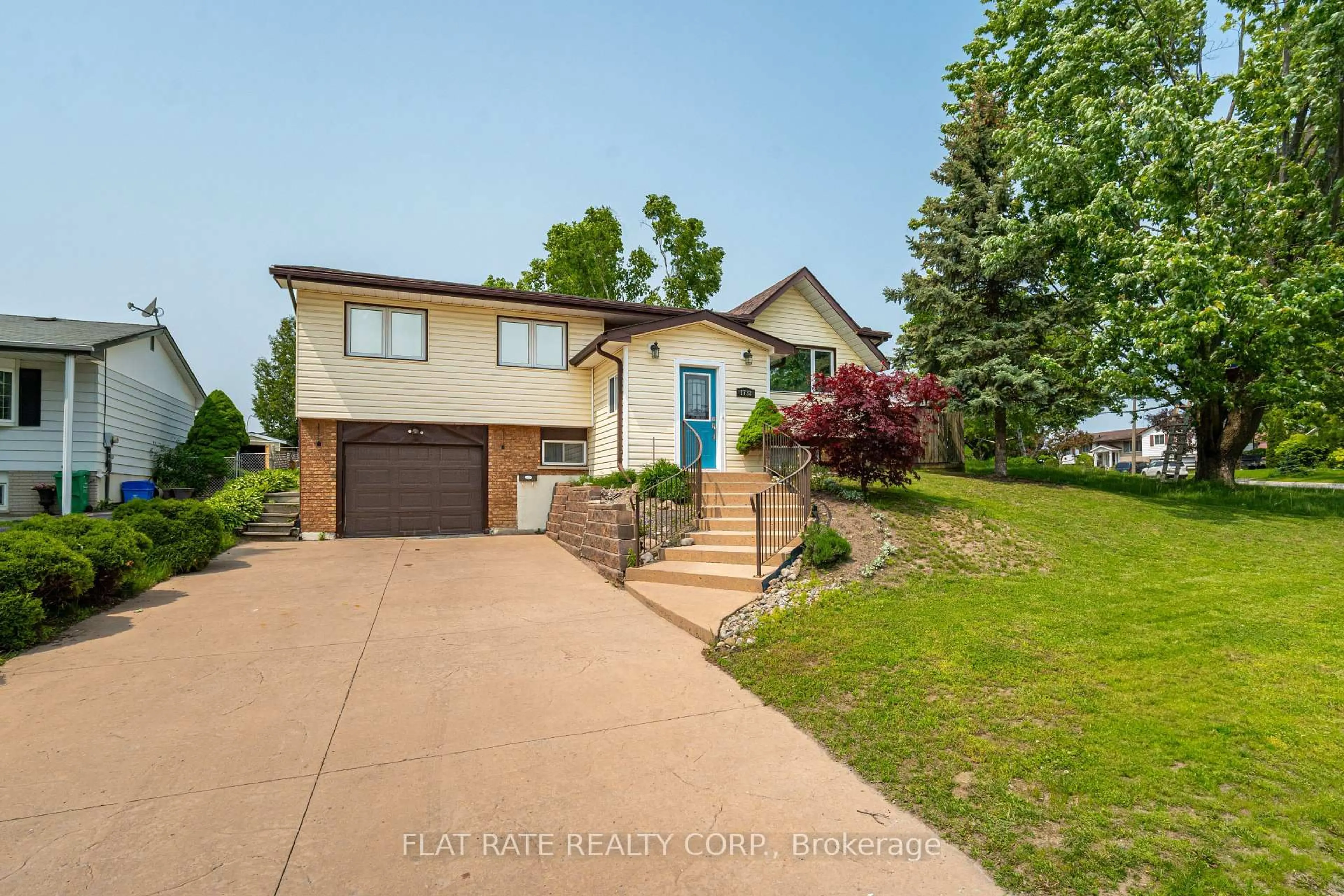 A pic from outside/outdoor area/front of a property/back of a property/a pic from drone, water/lake/river/ocean view for 1733 Stewartcroft Cres, Peterborough West Ontario K9K 1K1